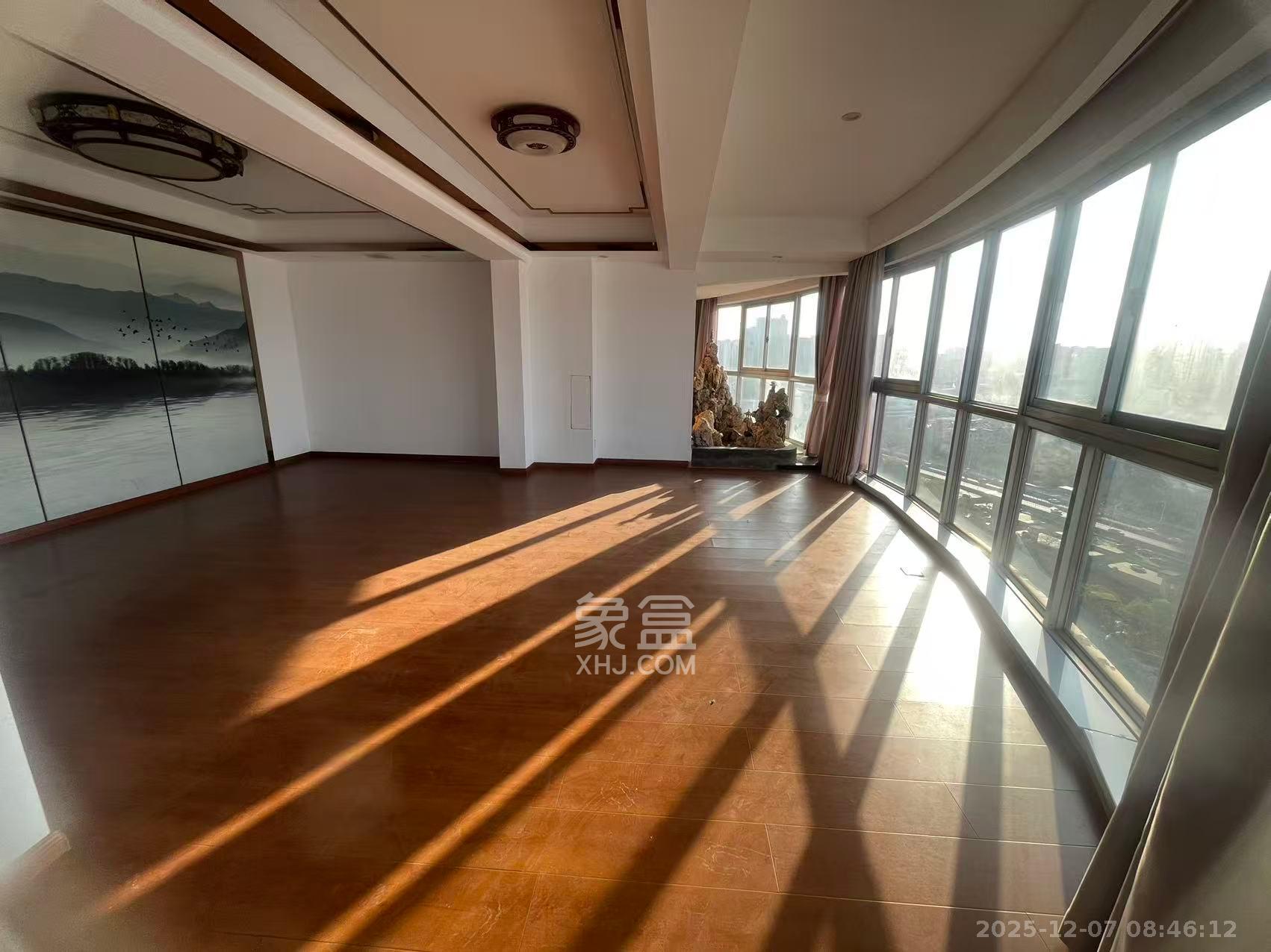 华雅花园 5室2厅2卫 15000.0元/月 华雅花园 5室2厅2卫 15000.0元/月室内图