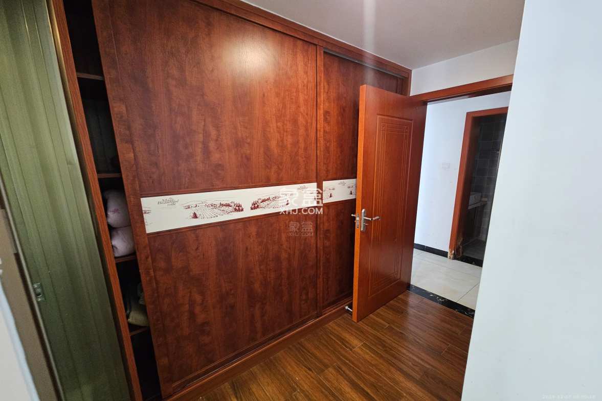 滨江花园 3室2厅2卫 1900.0元/月 滨江花园 3室2厅2卫 1900.0元/月室内图