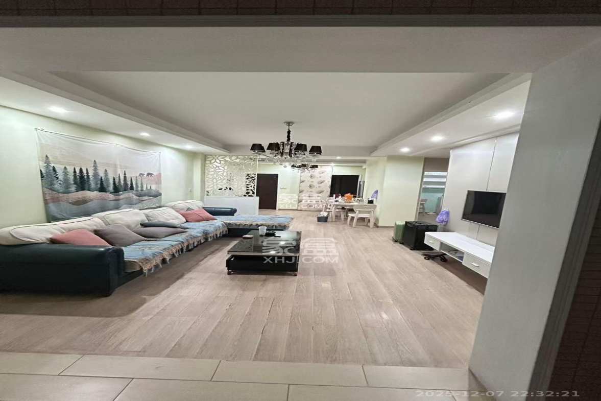 城市山水豪园(山水城市风景) 1室2厅1卫 2100.0元/月 城市山水豪园(山水城市风景) 1室2厅1卫 2100.0元/月室内图