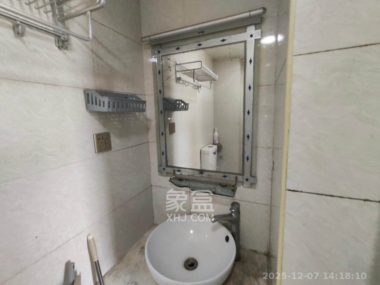 麓江春  1室1厅1卫    1500.0元/月室内图