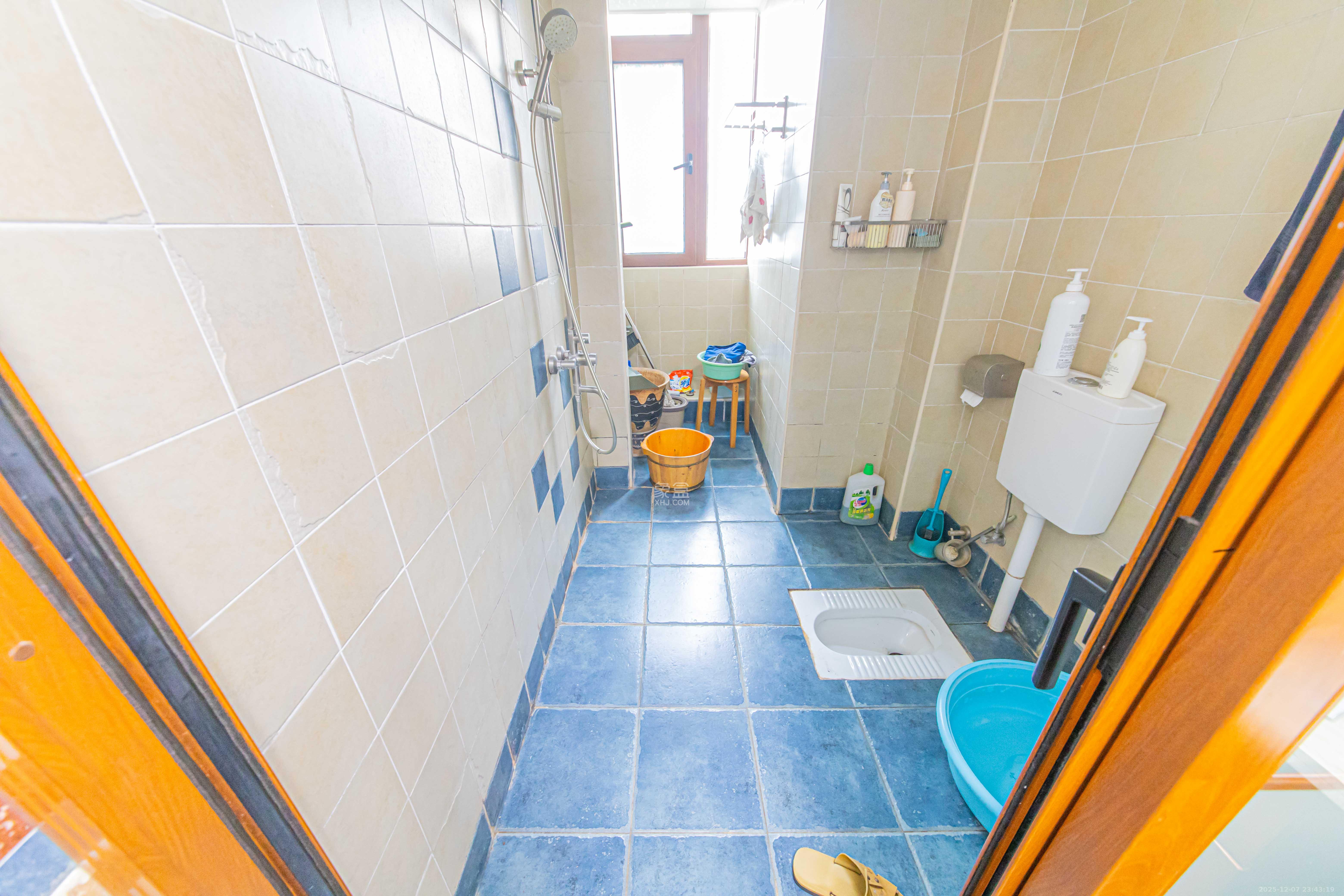 银桂苑 4室2厅2卫 165.0万 银桂苑 4室2厅2卫 165.0万卫生间