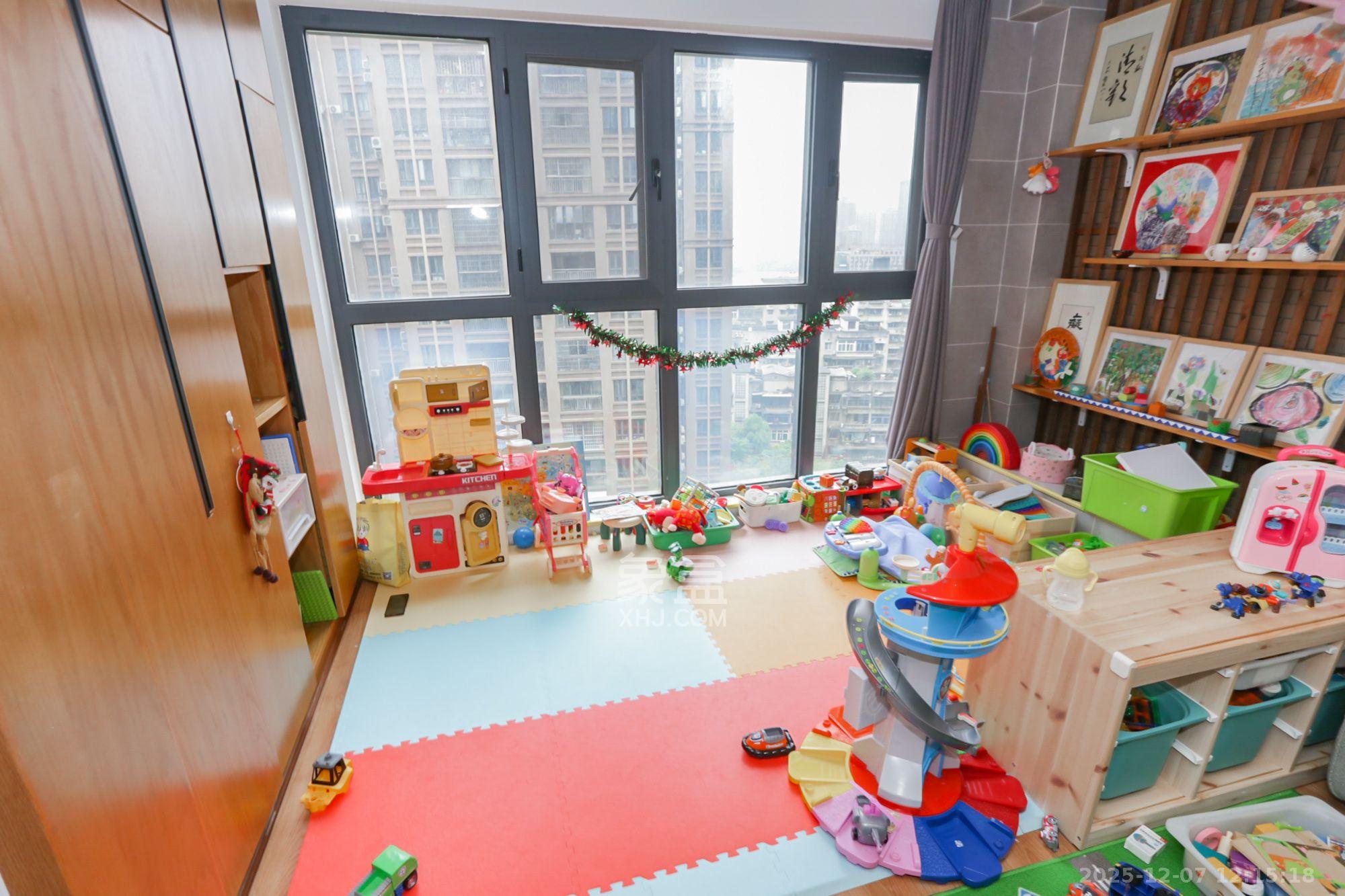 山水誉峰 4室2厅2卫 3800.0元/月 山水誉峰 4室2厅2卫 3800.0元/月室内图