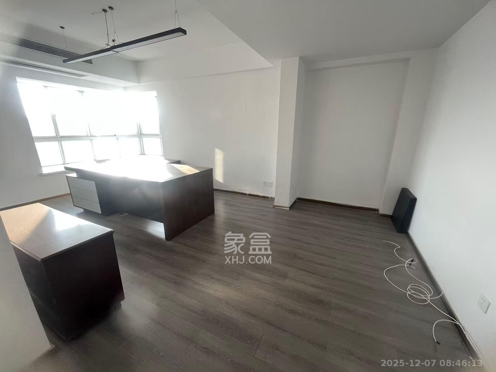 华雅花园  5室2厅2卫    15000.0元/月室内图