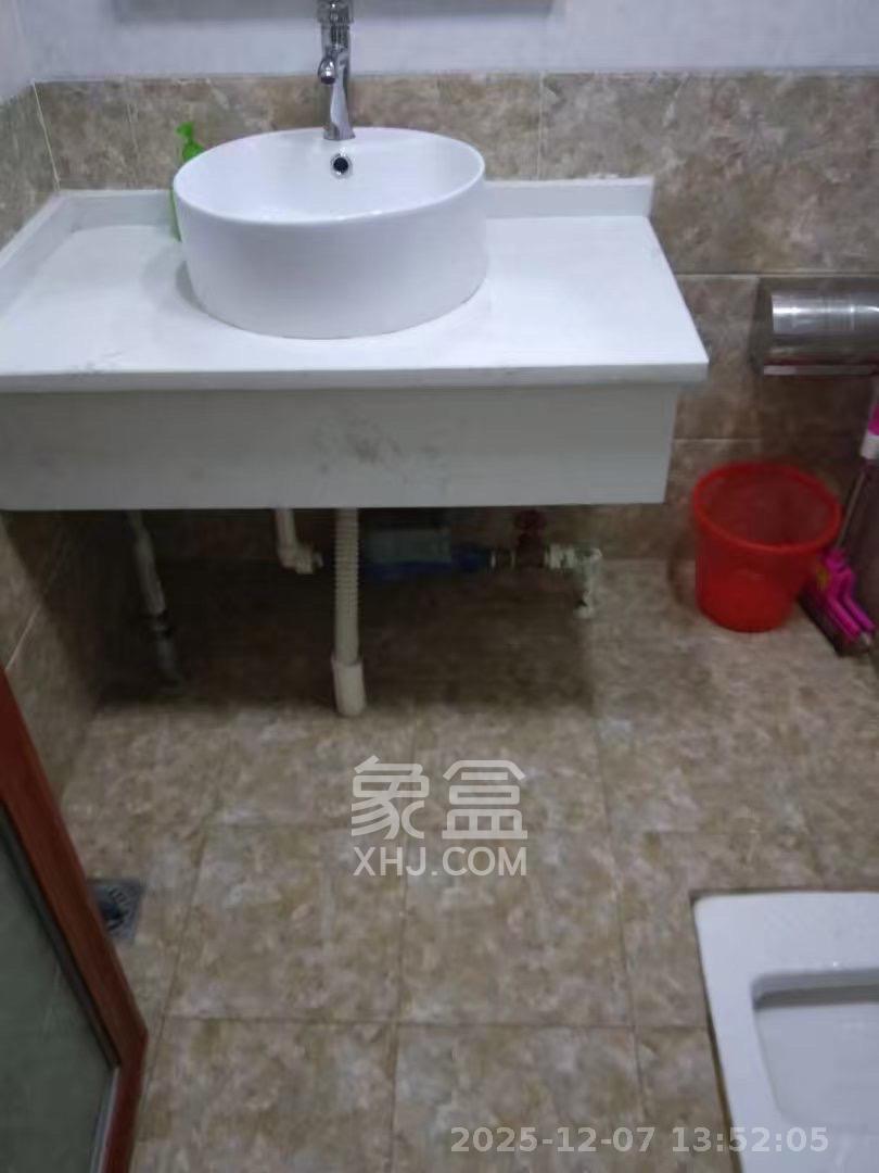 新世界广场 1室1厅1卫 1200.0元/月 新世界广场 1室1厅1卫 1200.0元/月室内图