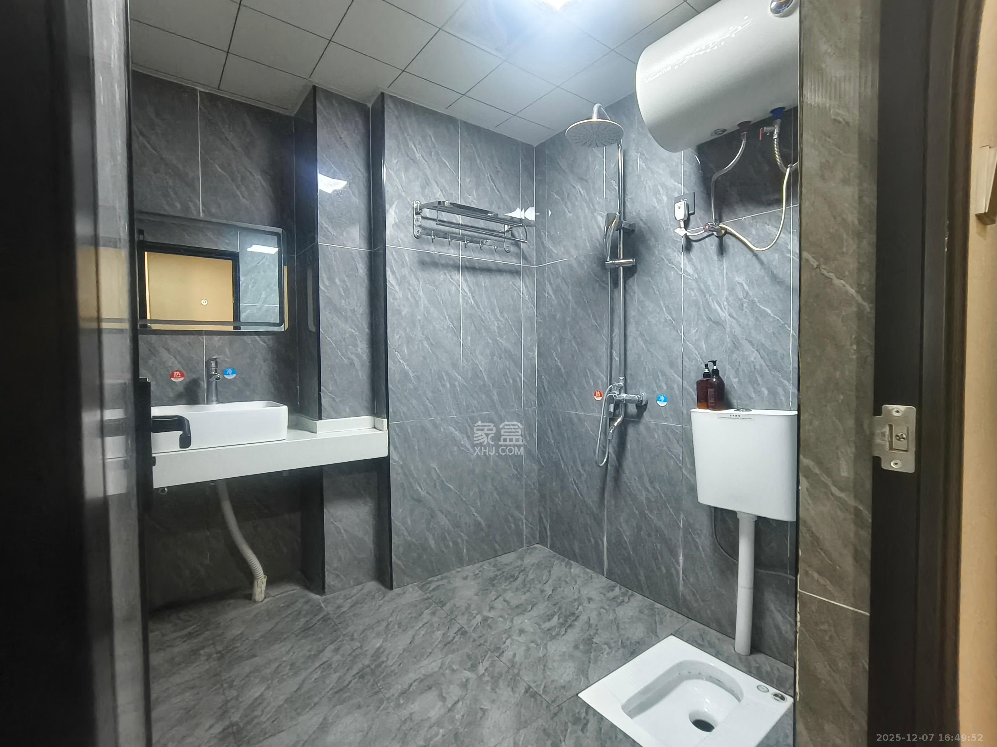 中建嘉和城  1室1厅1卫    1300.0元/月