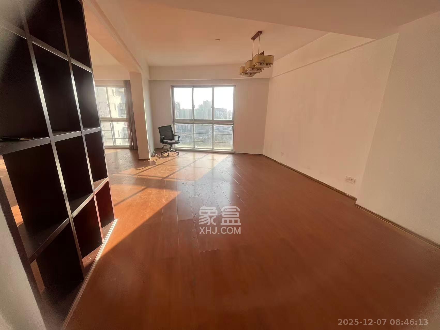 华雅花园 5室2厅2卫 15000.0元/月 华雅花园 5室2厅2卫 15000.0元/月室内图