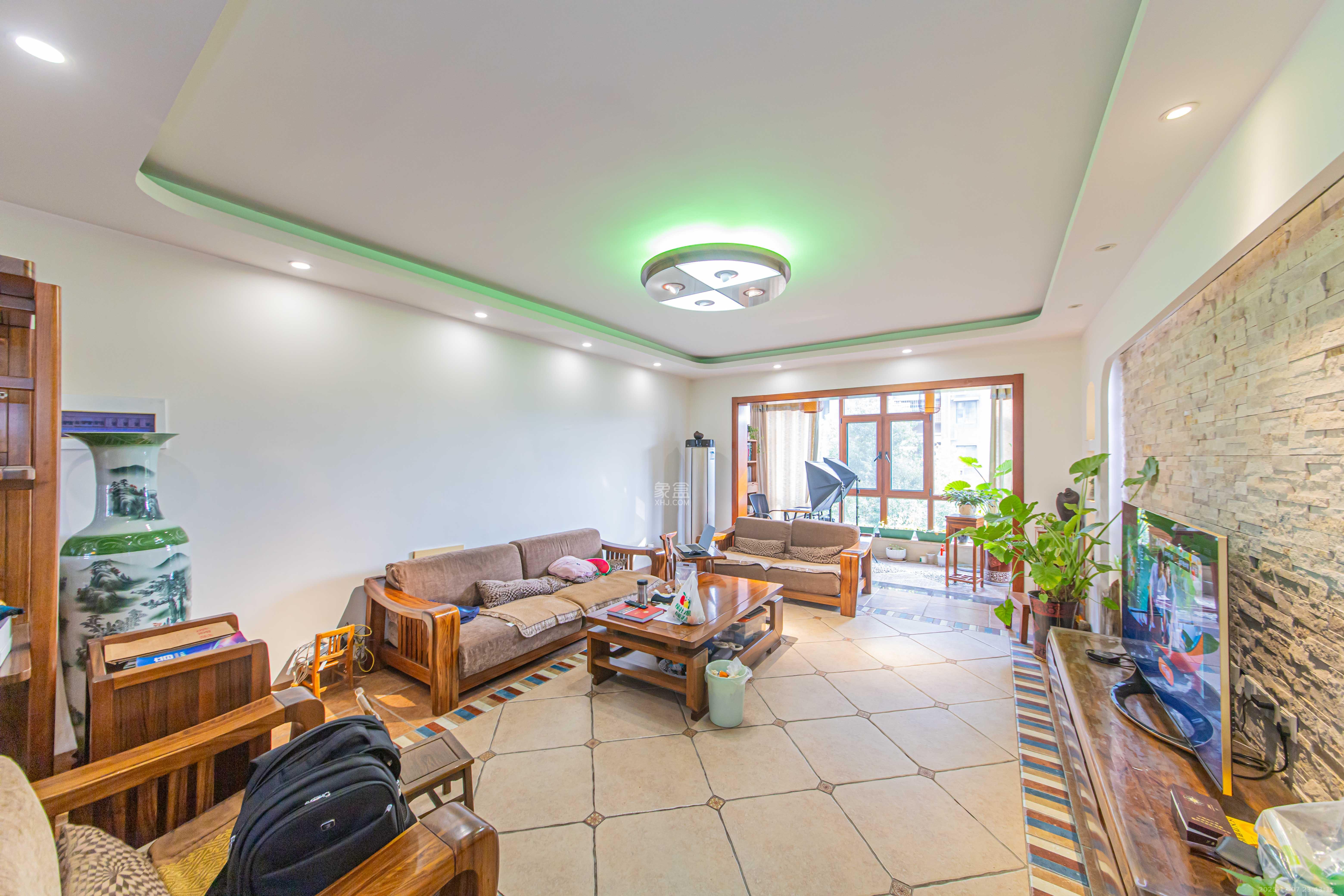 银桂苑 4室2厅2卫 165.0万 银桂苑 4室2厅2卫 165.0万客厅