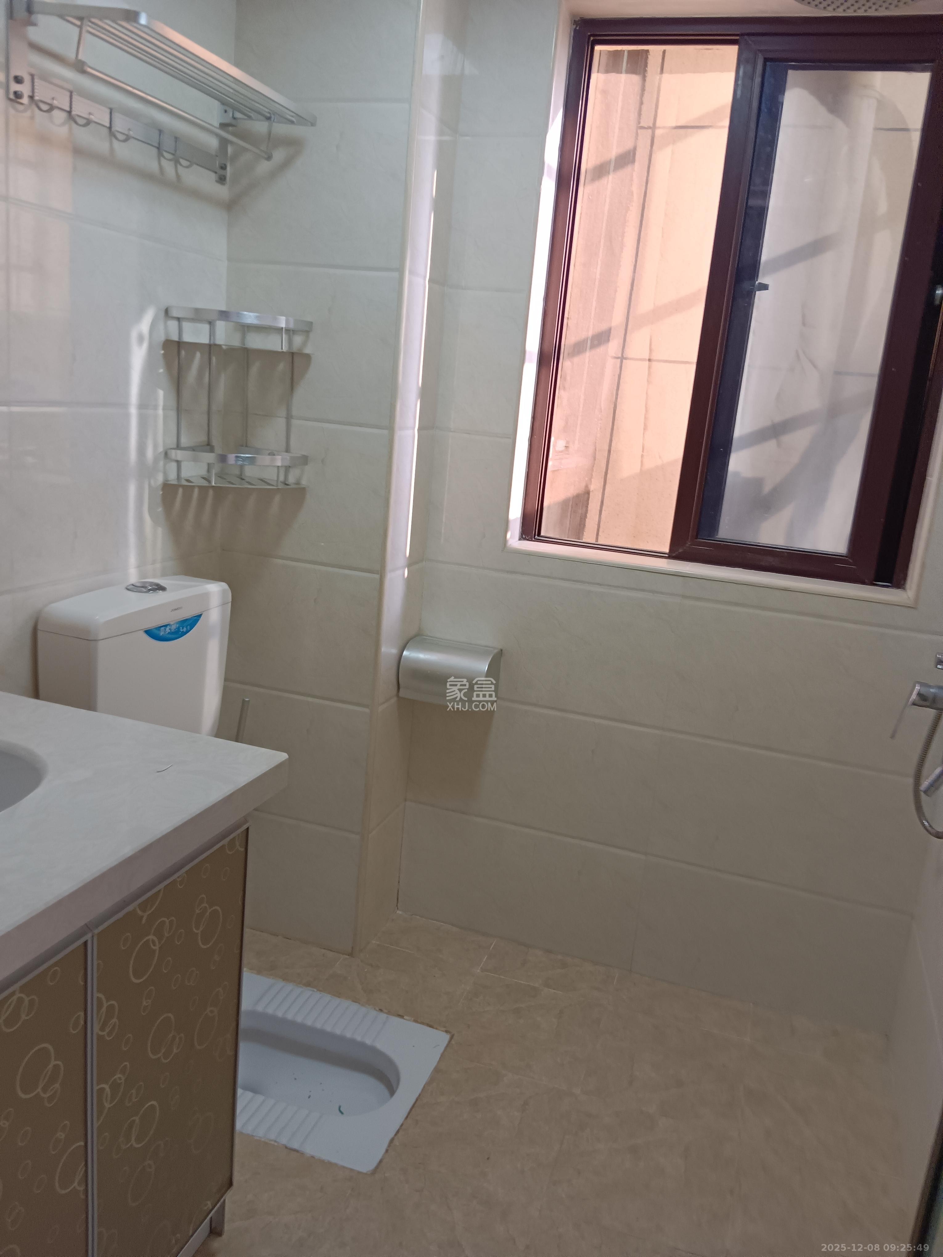 东方美地  1室2厅1卫    2300.0元/月室内图