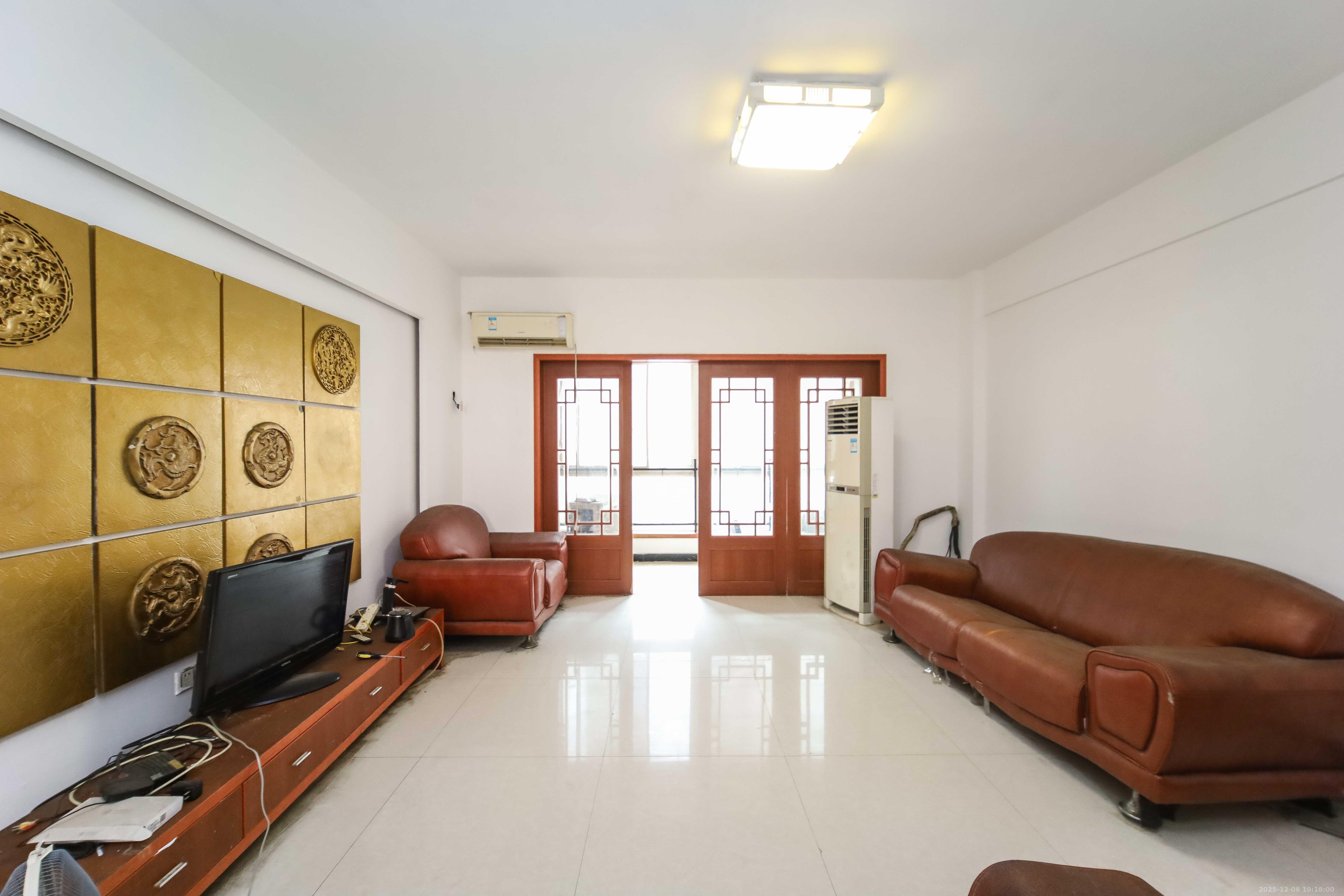 长建建材市场  2室2厅1卫    47.6万