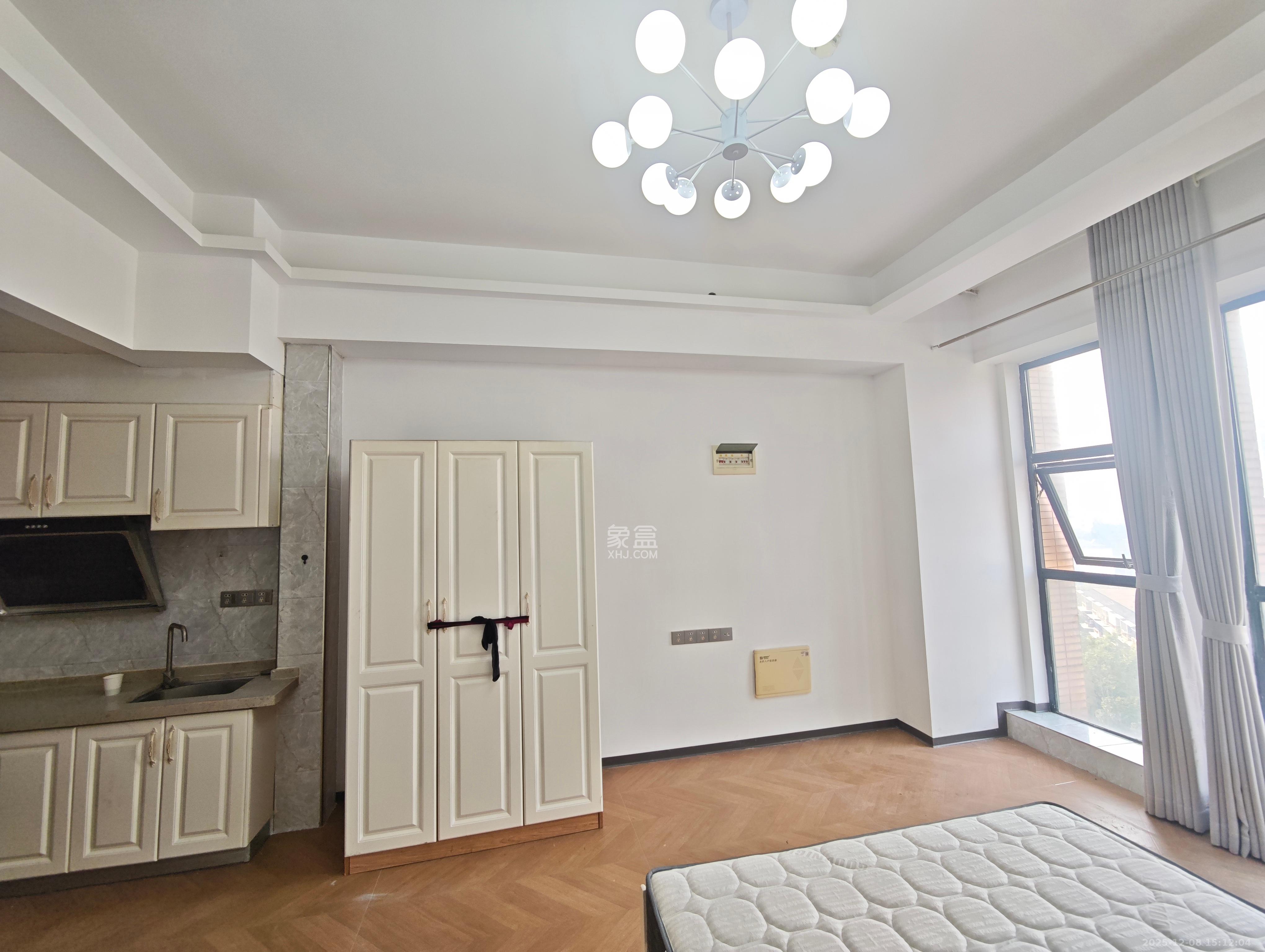 新世界广场  1室0厅0卫    1500.0元/月