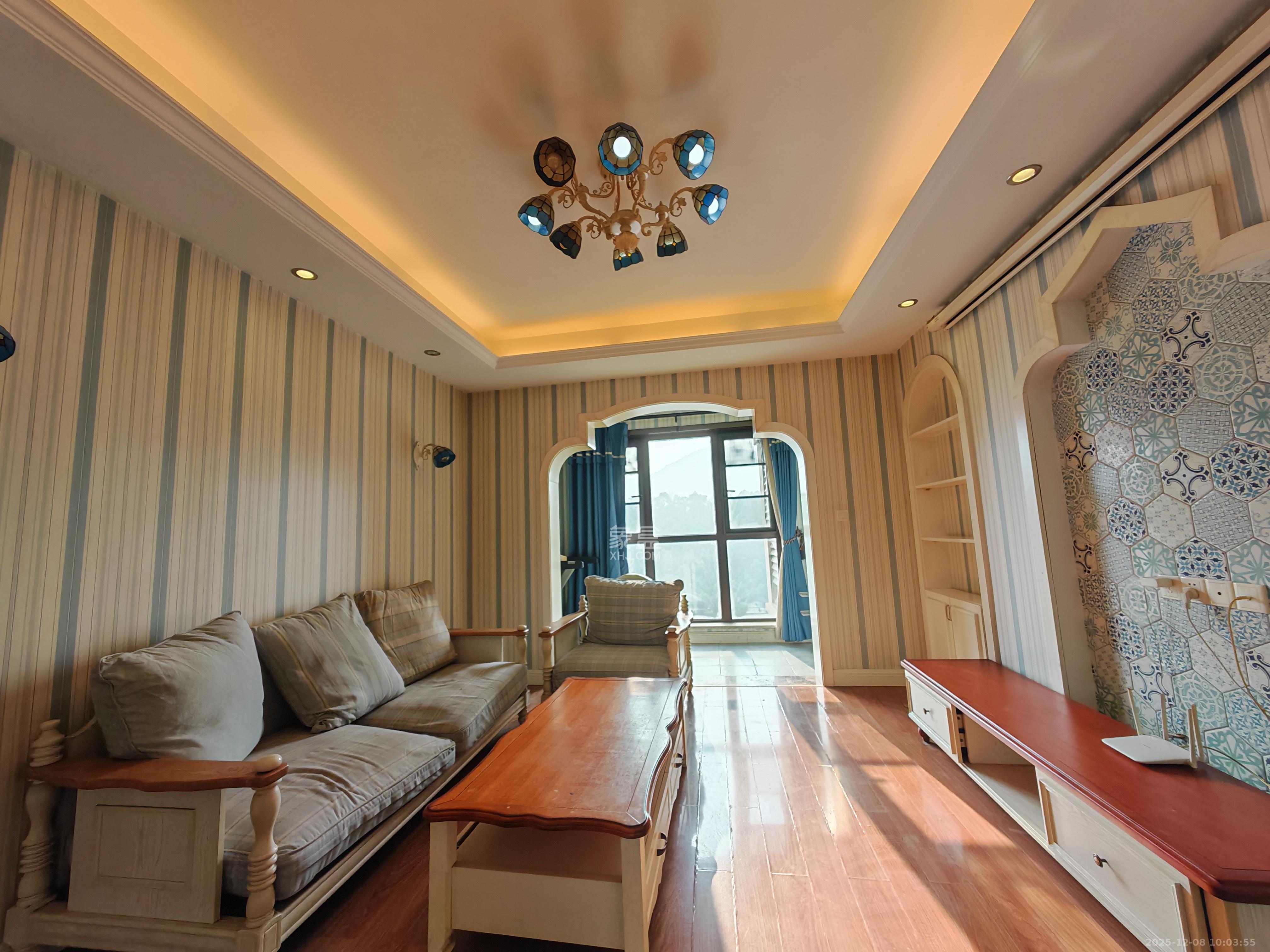 金茂梅溪湖  2室2厅1卫    2300.0元/月