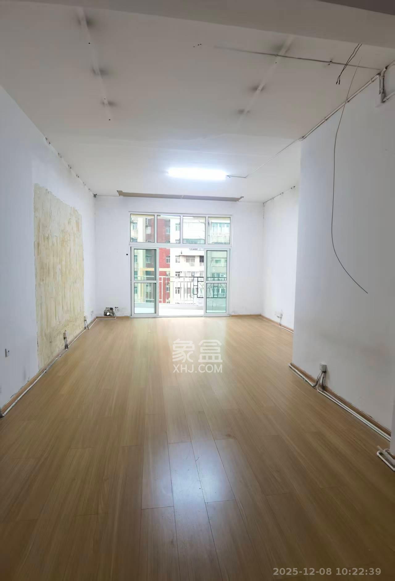 左岸春天  4室2厅2卫    4000.0元/月