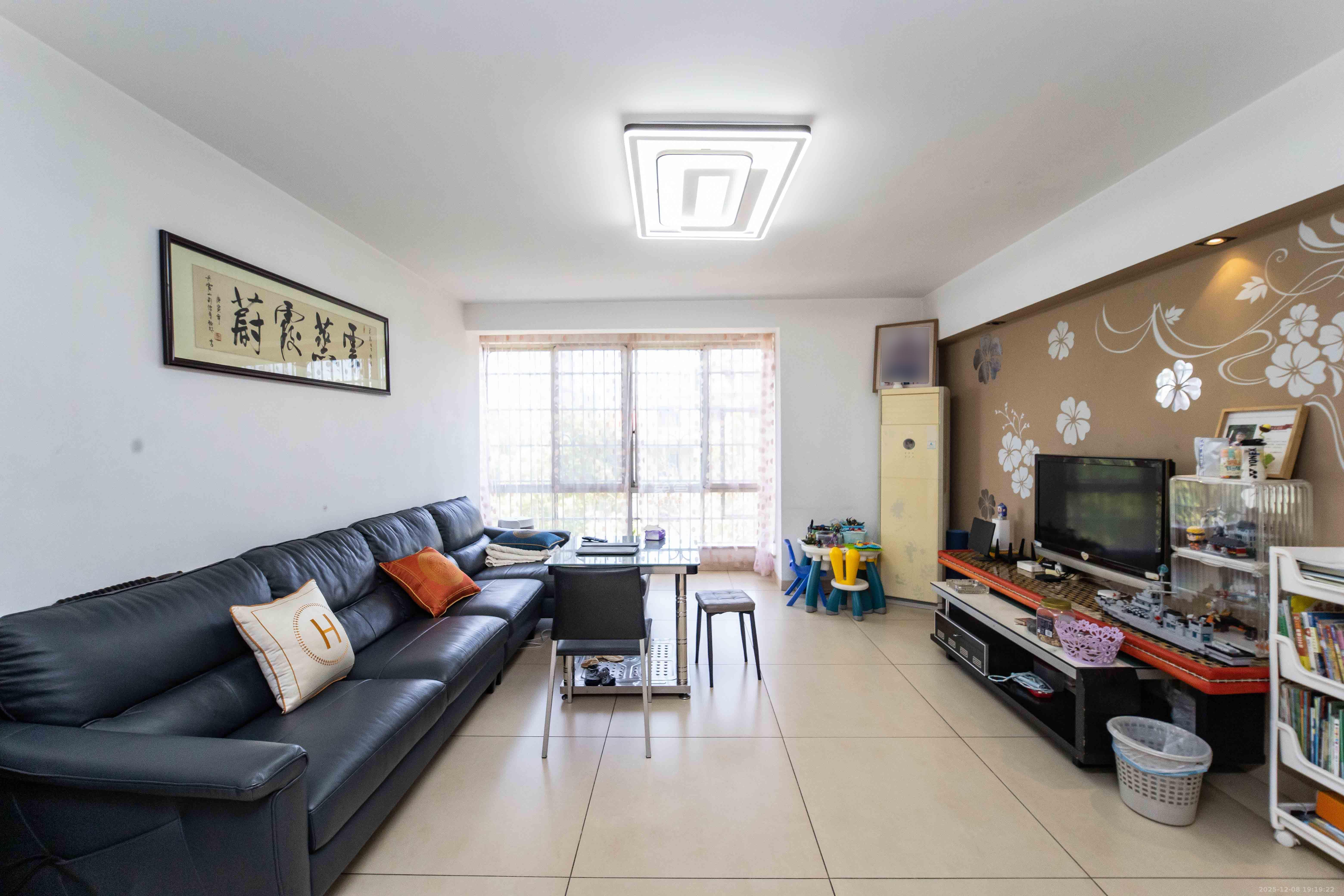 新世纪家园  3室2厅2卫    94.0万