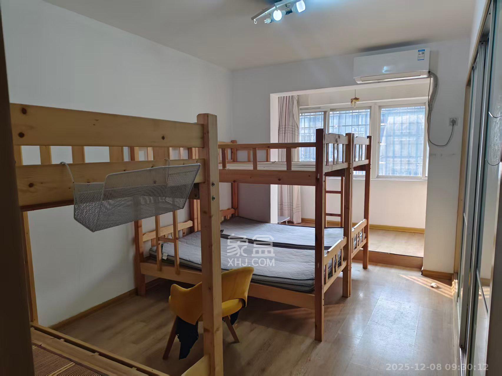 振湘园  4室2厅2卫    2000.0元/月室内图1