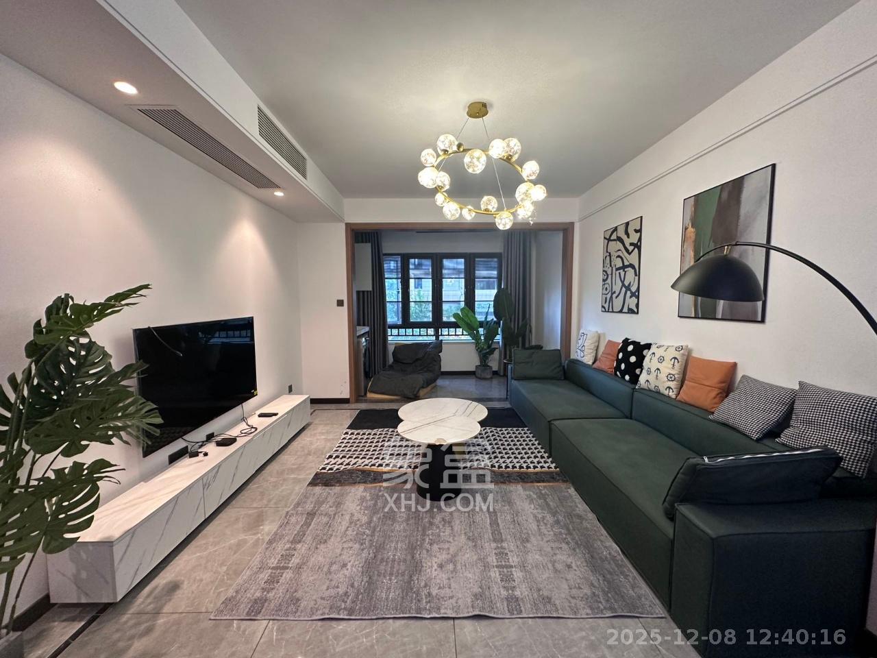 卓越江岸  4室2厅2卫    4500.0元/月