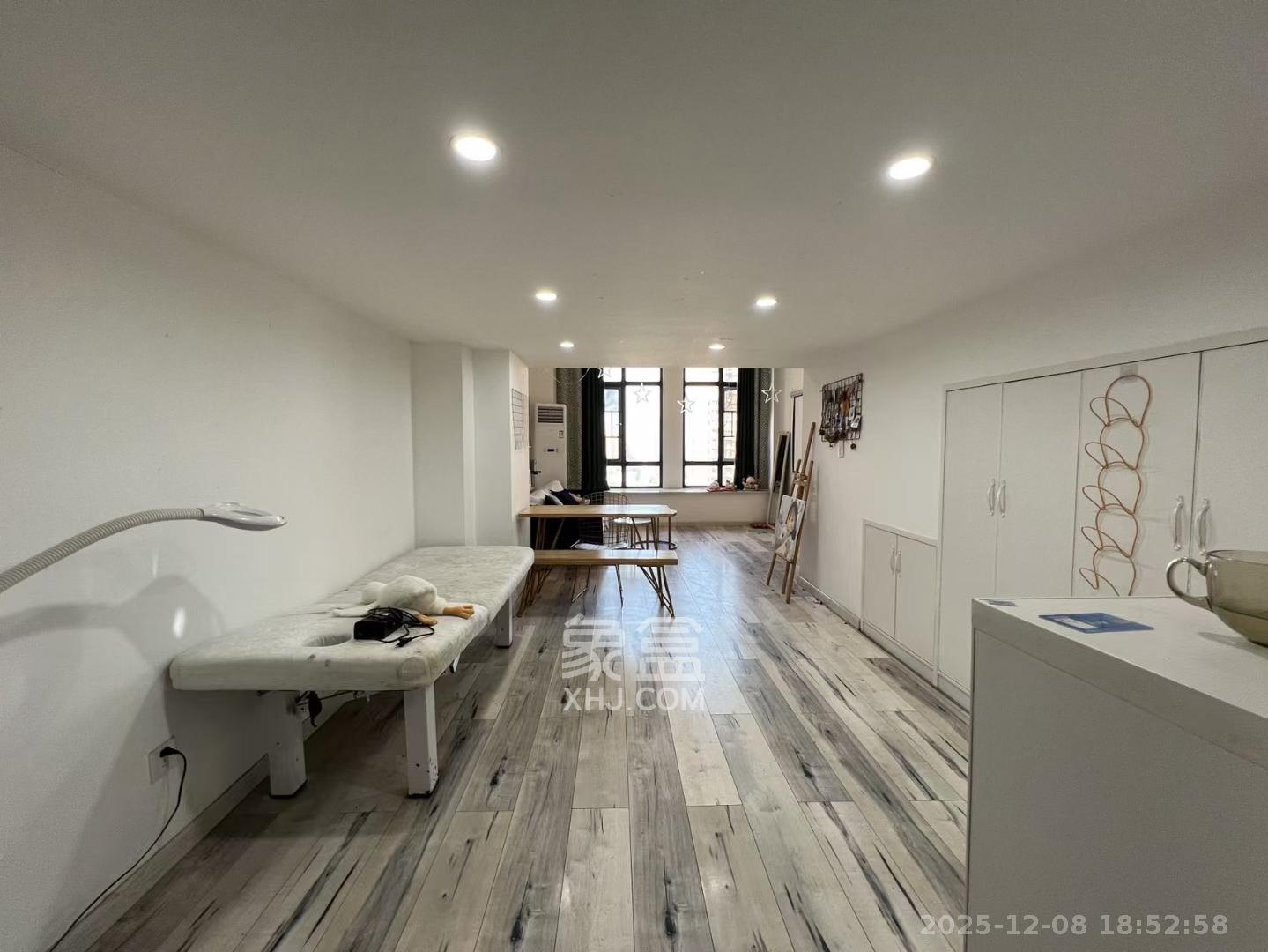 荣悦台 1室1厅1卫 1800.0元/月 荣悦台 1室1厅1卫 1800.0元/月室内图