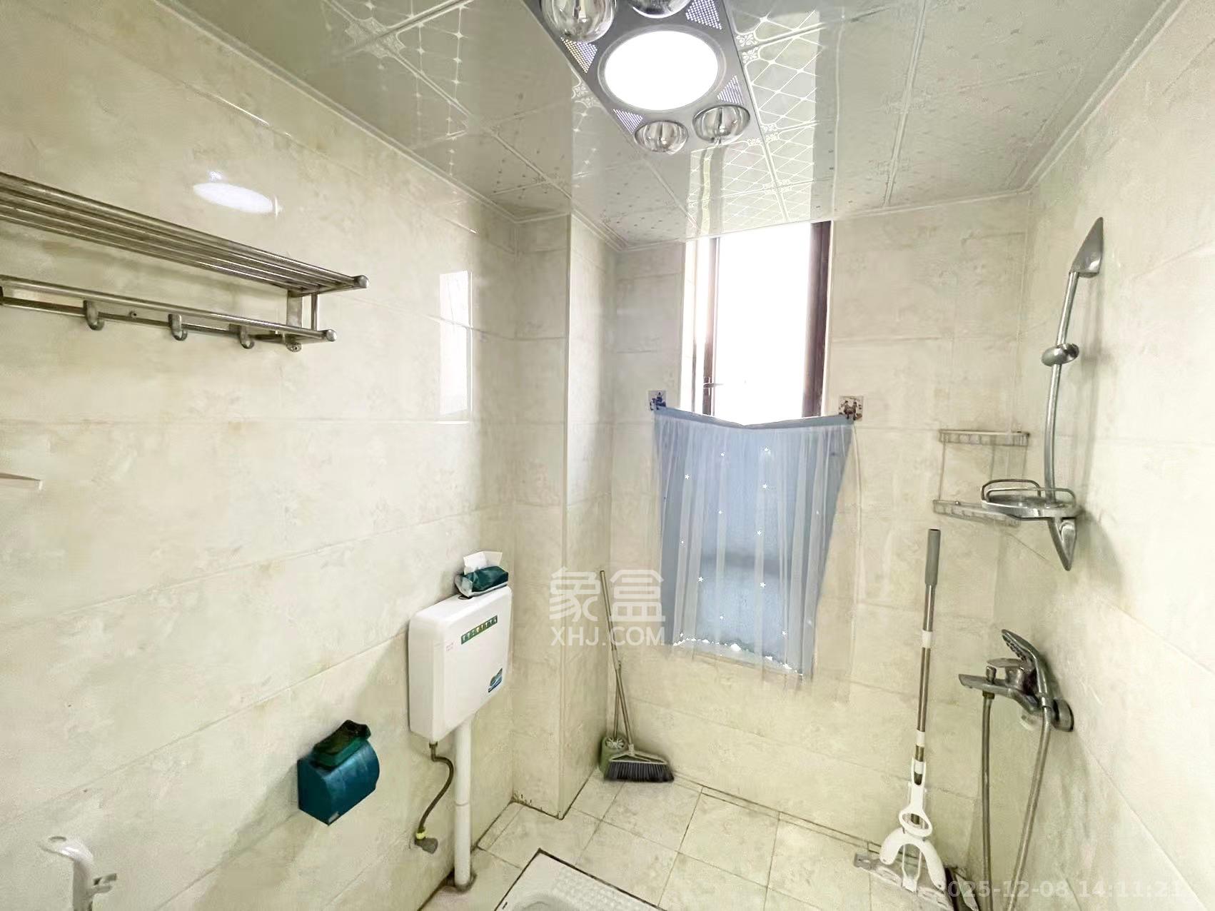 保利麓谷林语F区  4室2厅2卫    2400.0元/月室内图