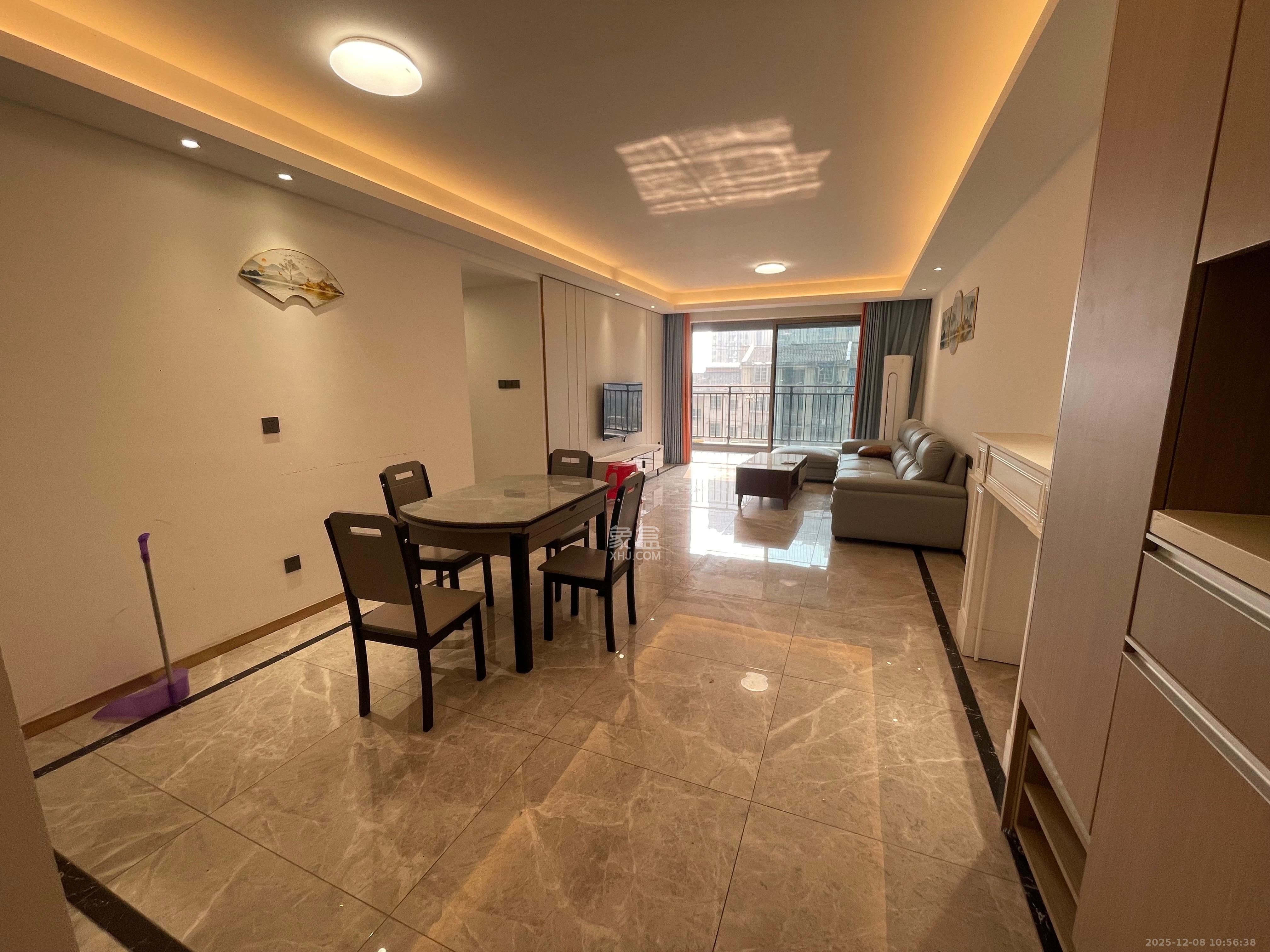 旭辉雨花郡  4室1厅2卫    4400.0元/月