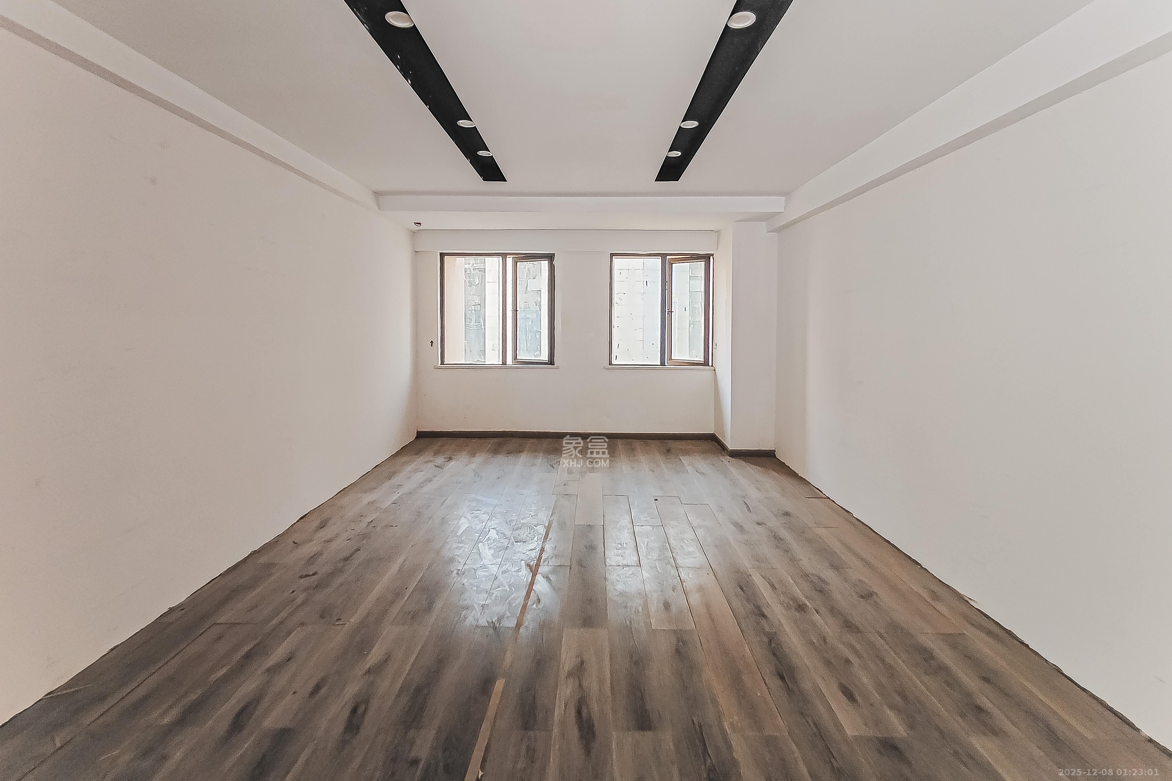 摩天一号 1室1厅1卫 30.0万 摩天一号 1室1厅1卫 30.0万客厅