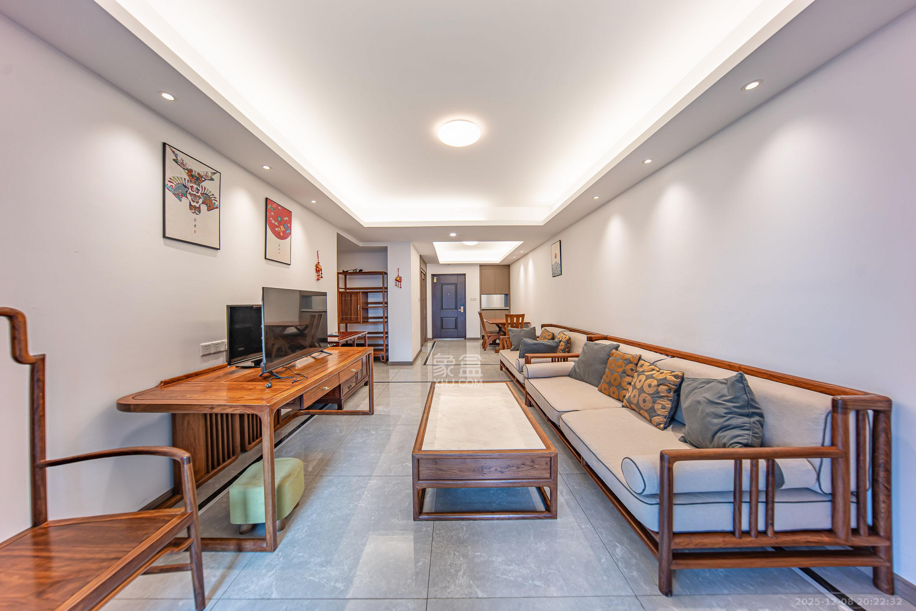 映客龙湖璟翠公馆（映客龙湖璟翠中心）  3室2厅2卫    130.0万