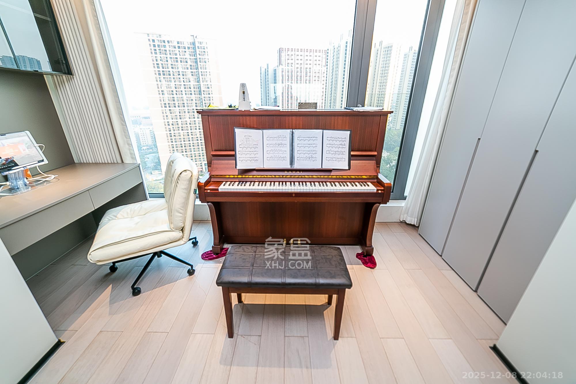 中建江山壹号  4室2厅2卫    708.0万阳台