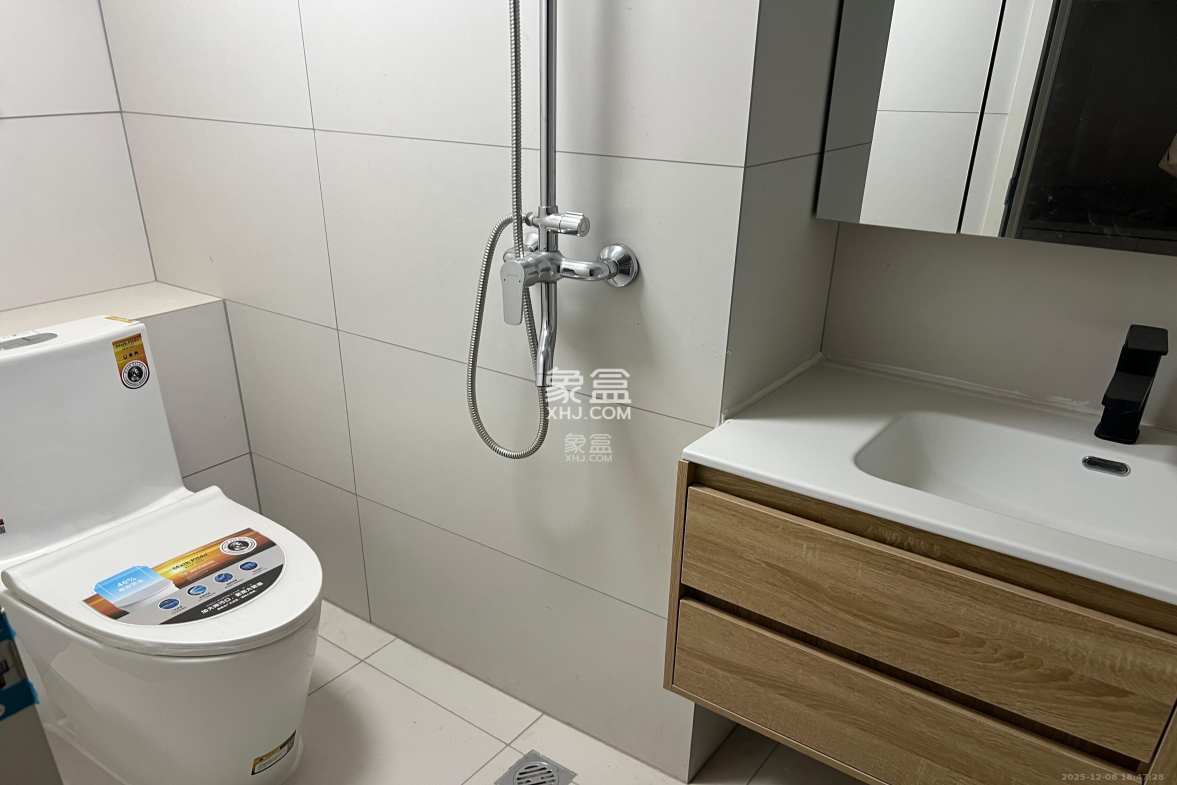 福晟翡翠湾 1室1厅1卫 1700.0元/月 福晟翡翠湾 1室1厅1卫 1700.0元/月室内图