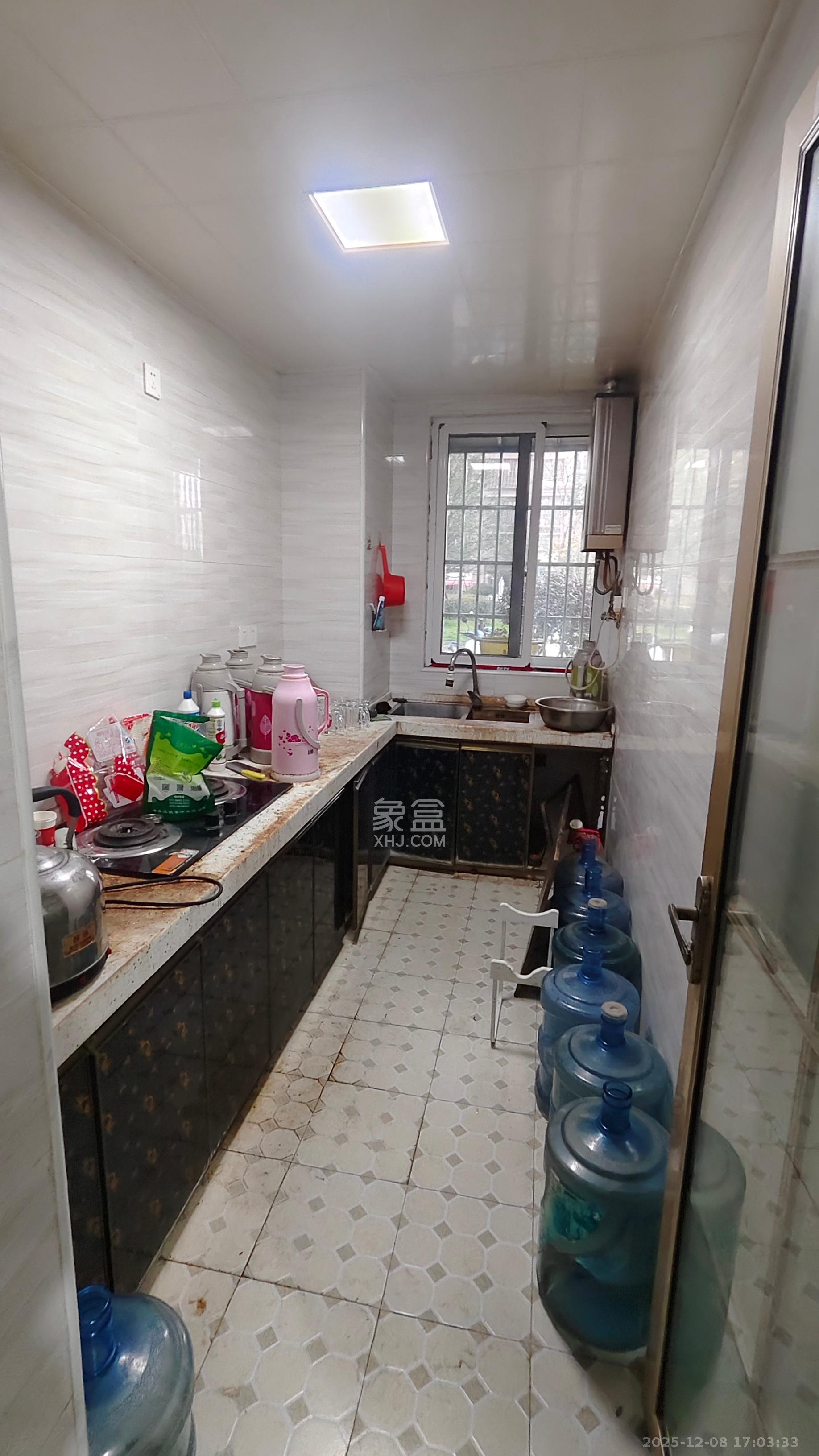 桥头家苑一期  4室2厅2卫    2300.0元/月