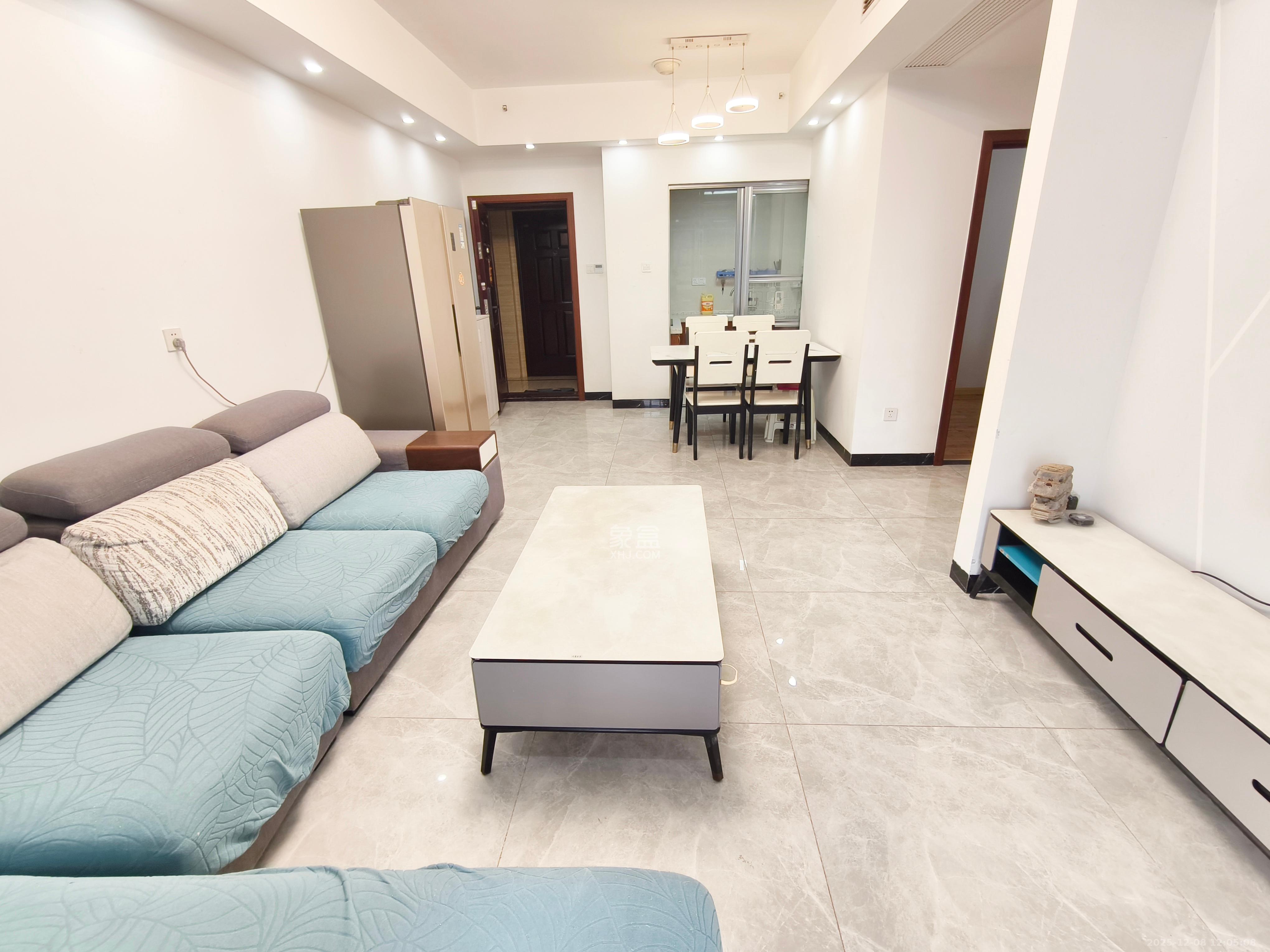 里约荟   77.0㎡      2600.0元/月