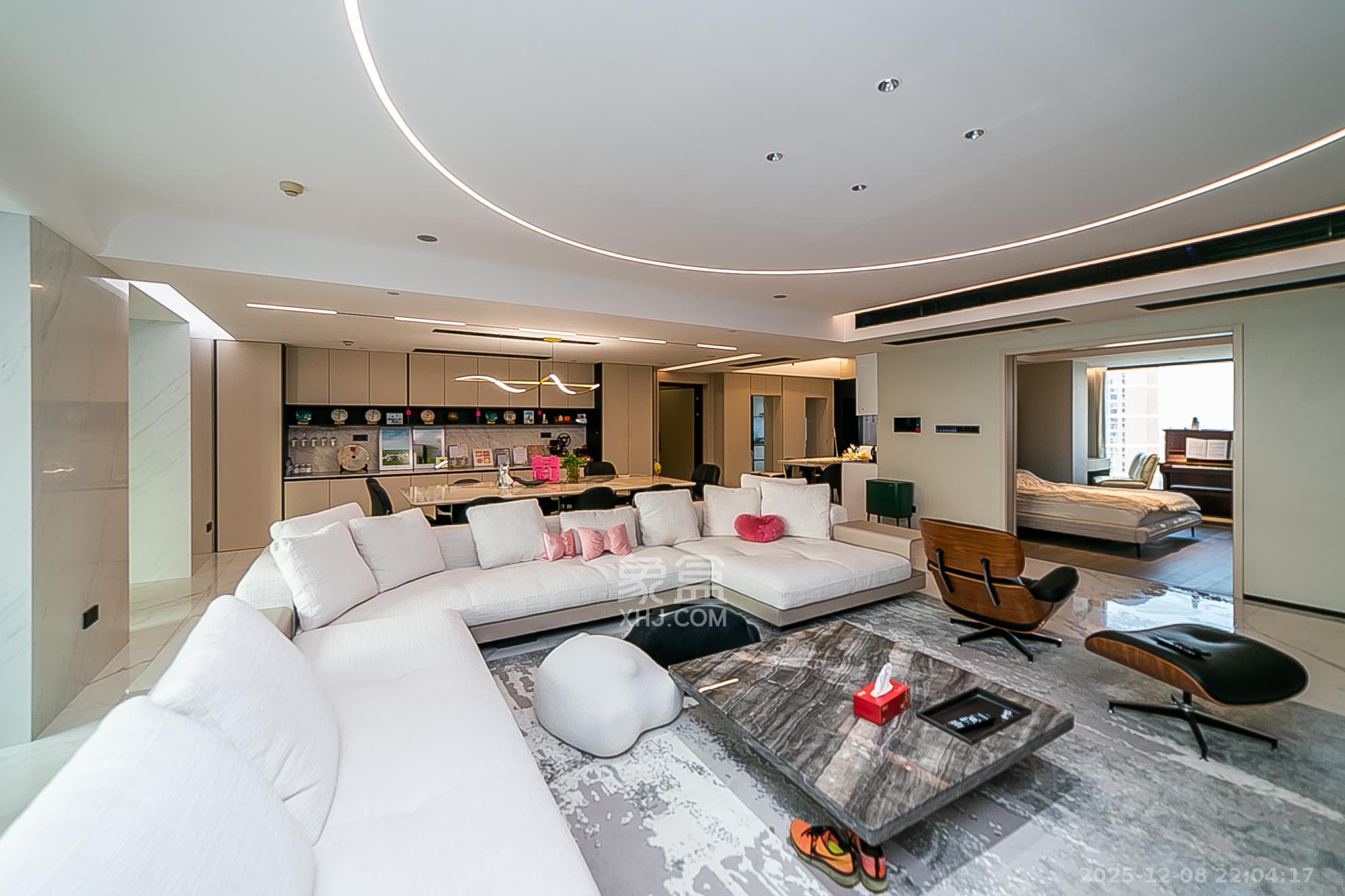 中建江山壹号  4室2厅2卫    708.0万客厅