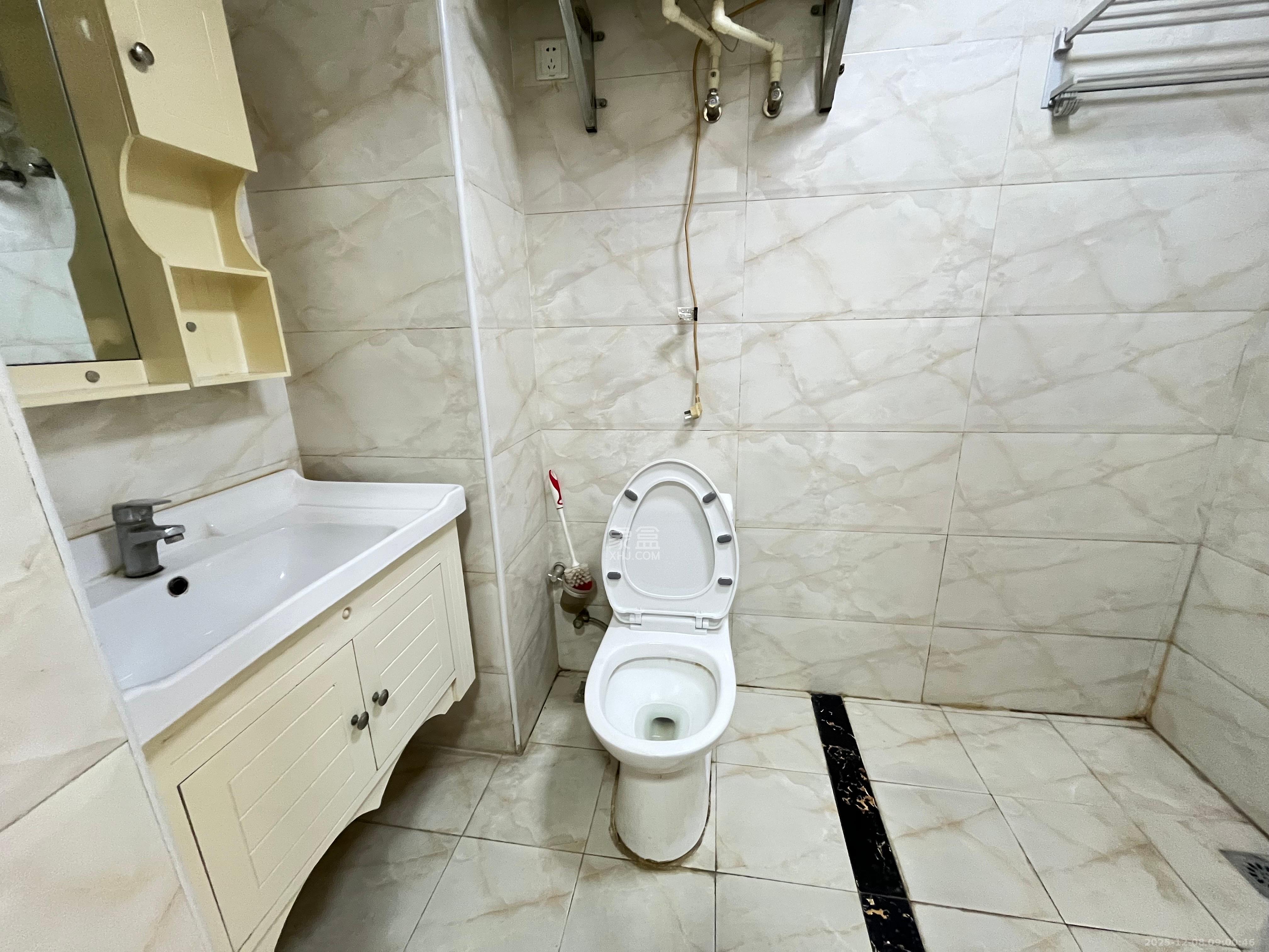 绿地中央广场  1室0厅1卫    1400.0元/月室内图