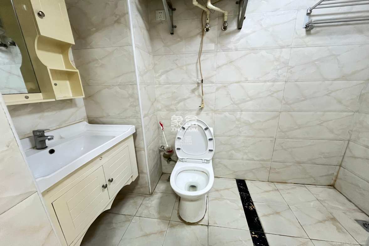 绿地中央广场 1室0厅1卫 1400.0元/月 绿地中央广场 1室0厅1卫 1400.0元/月室内图