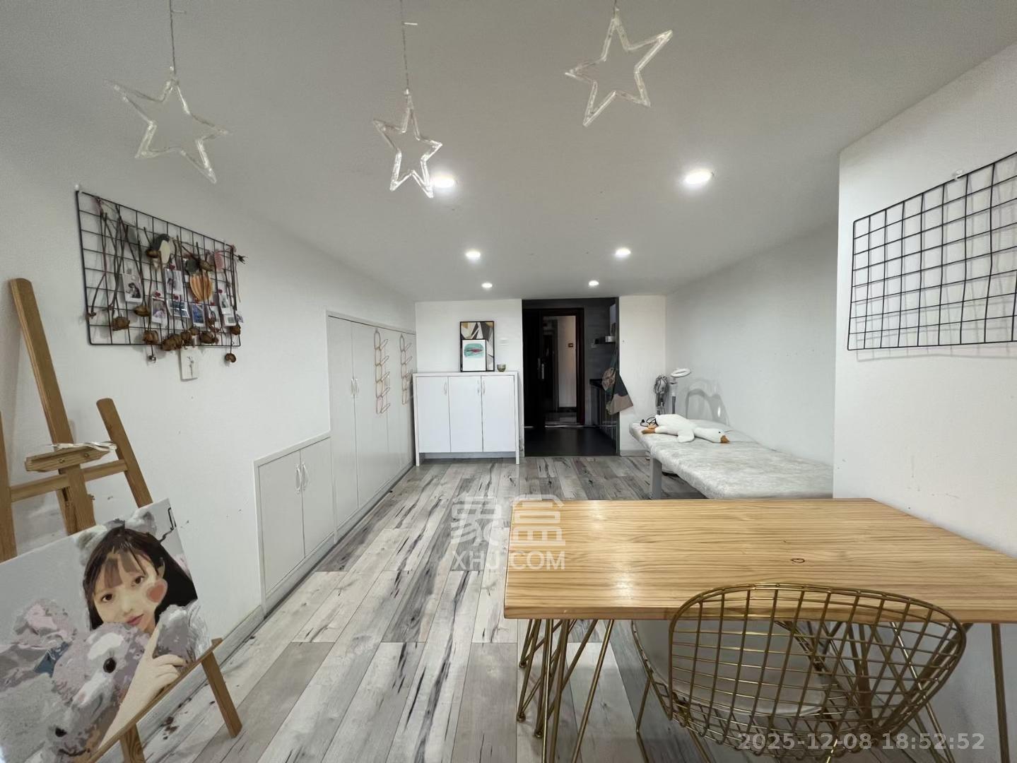 荣悦台 1室1厅1卫 1800.0元/月 荣悦台 1室1厅1卫 1800.0元/月室内图