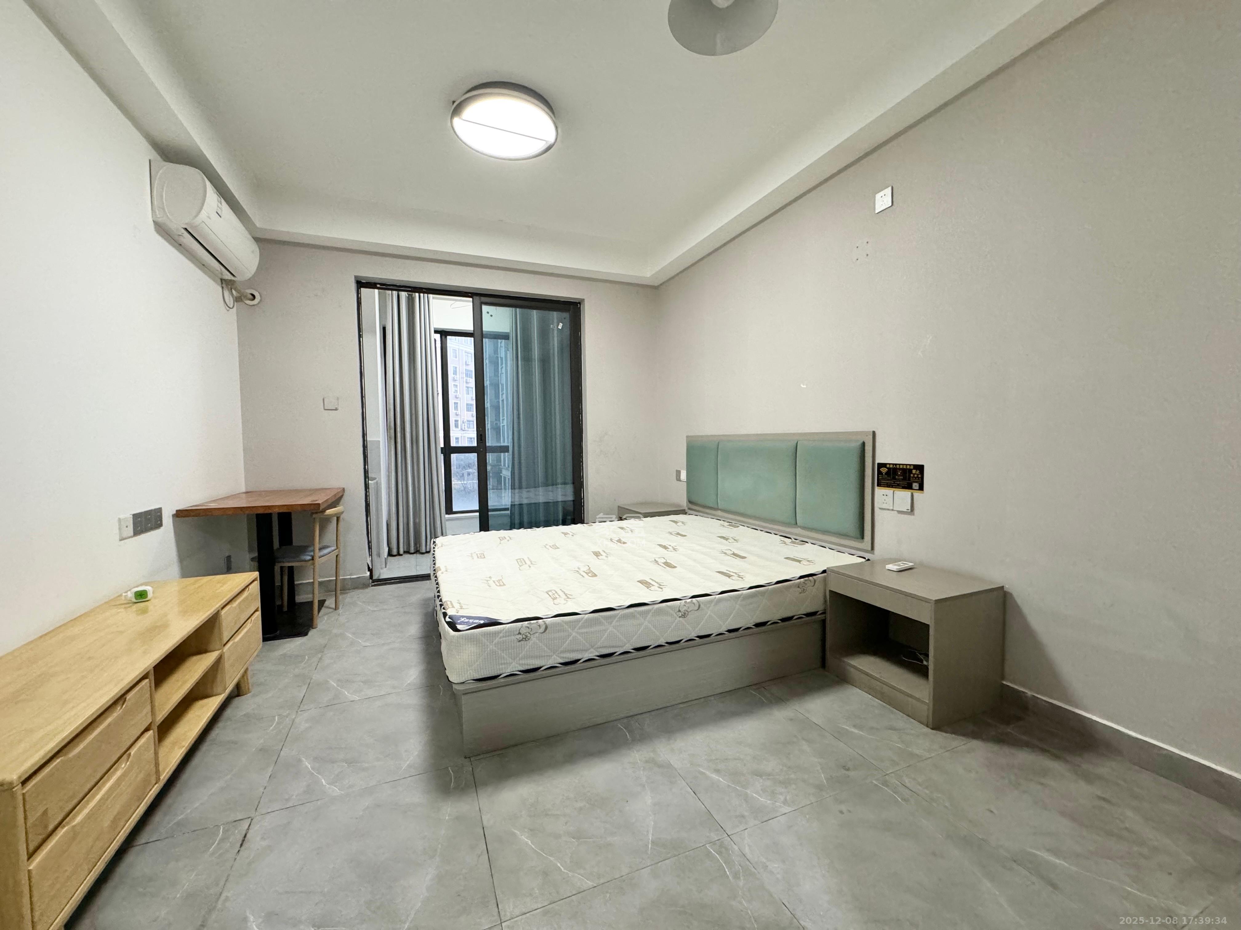 中海新城熙岸（中信新城五期）  1室1厅1卫    1100.0元/月