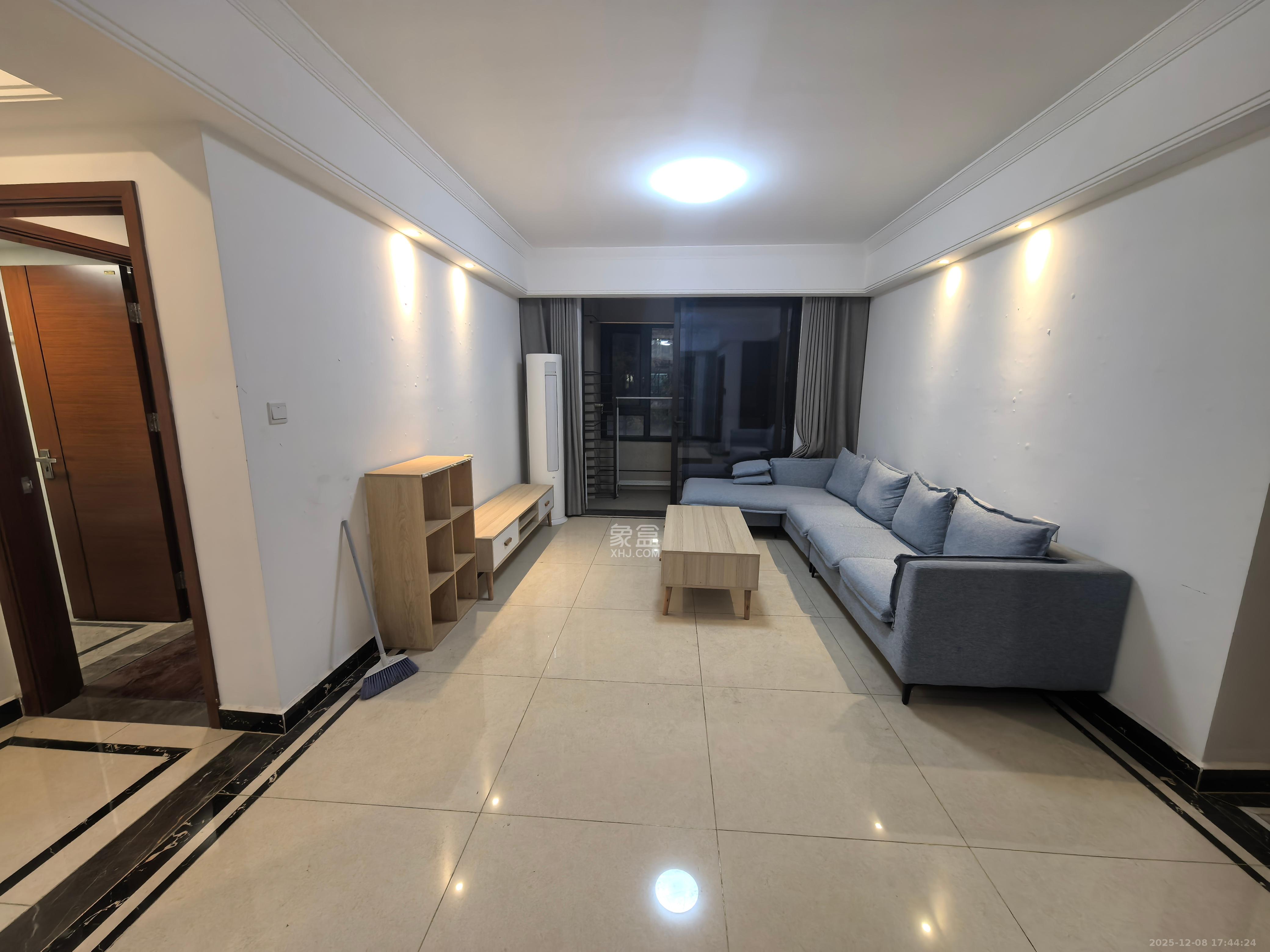 中海新城熙岸（中信新城五期）  3室2厅2卫    2300.0元/月