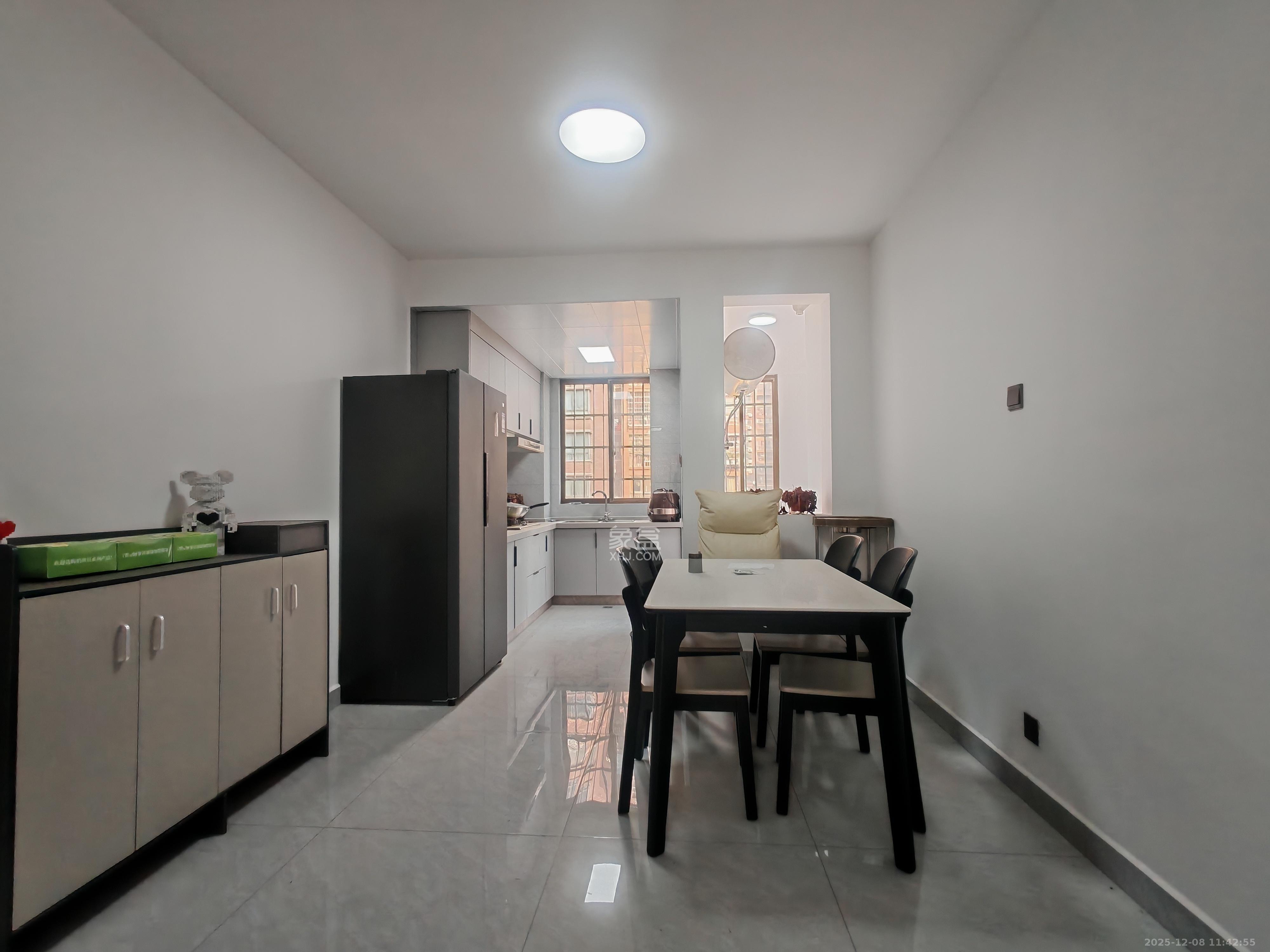 方略潇邦  1室2厅1卫    1600.0元/月