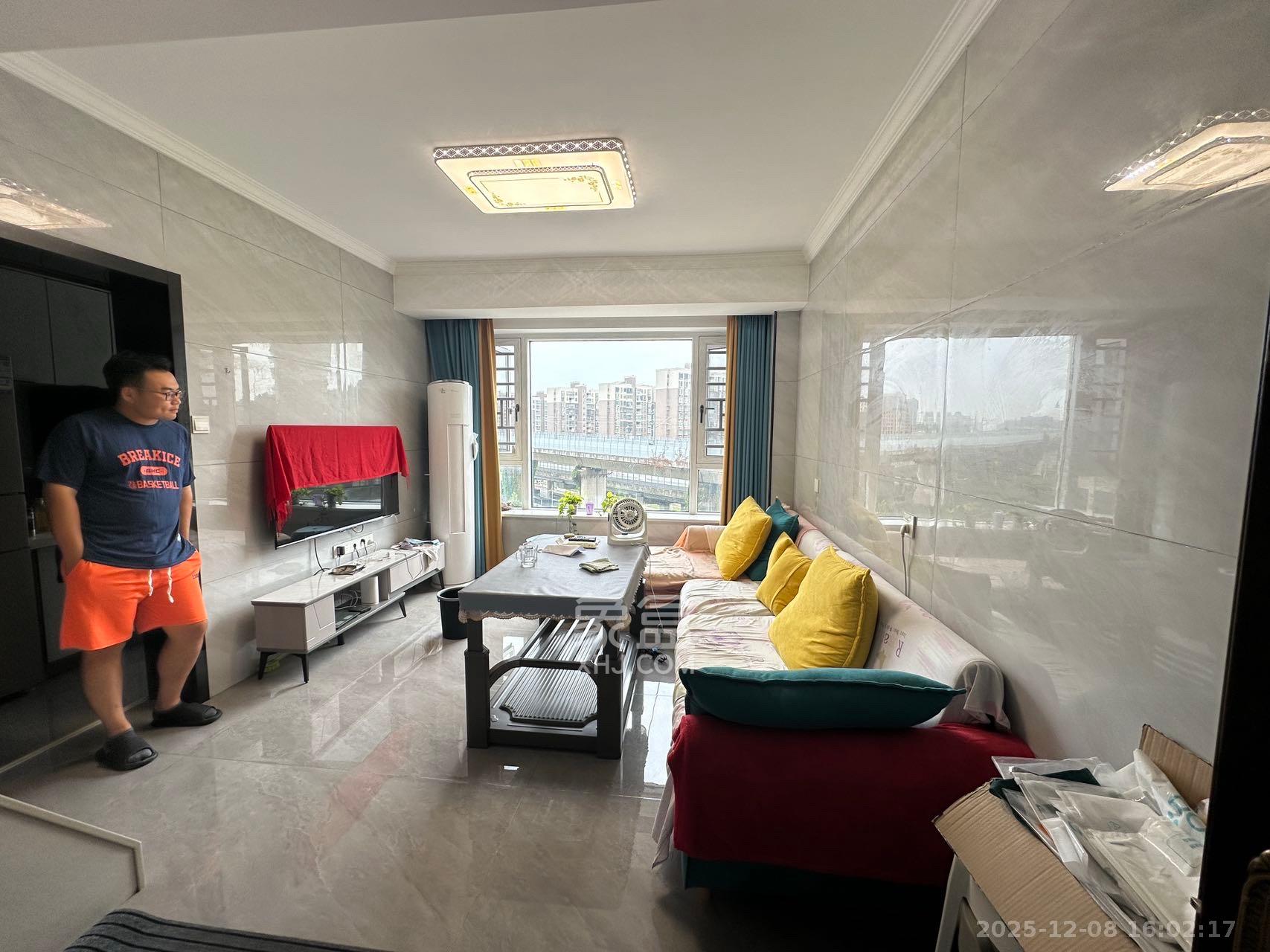 橘郡礼顿山  3室2厅2卫    1800.0元/月