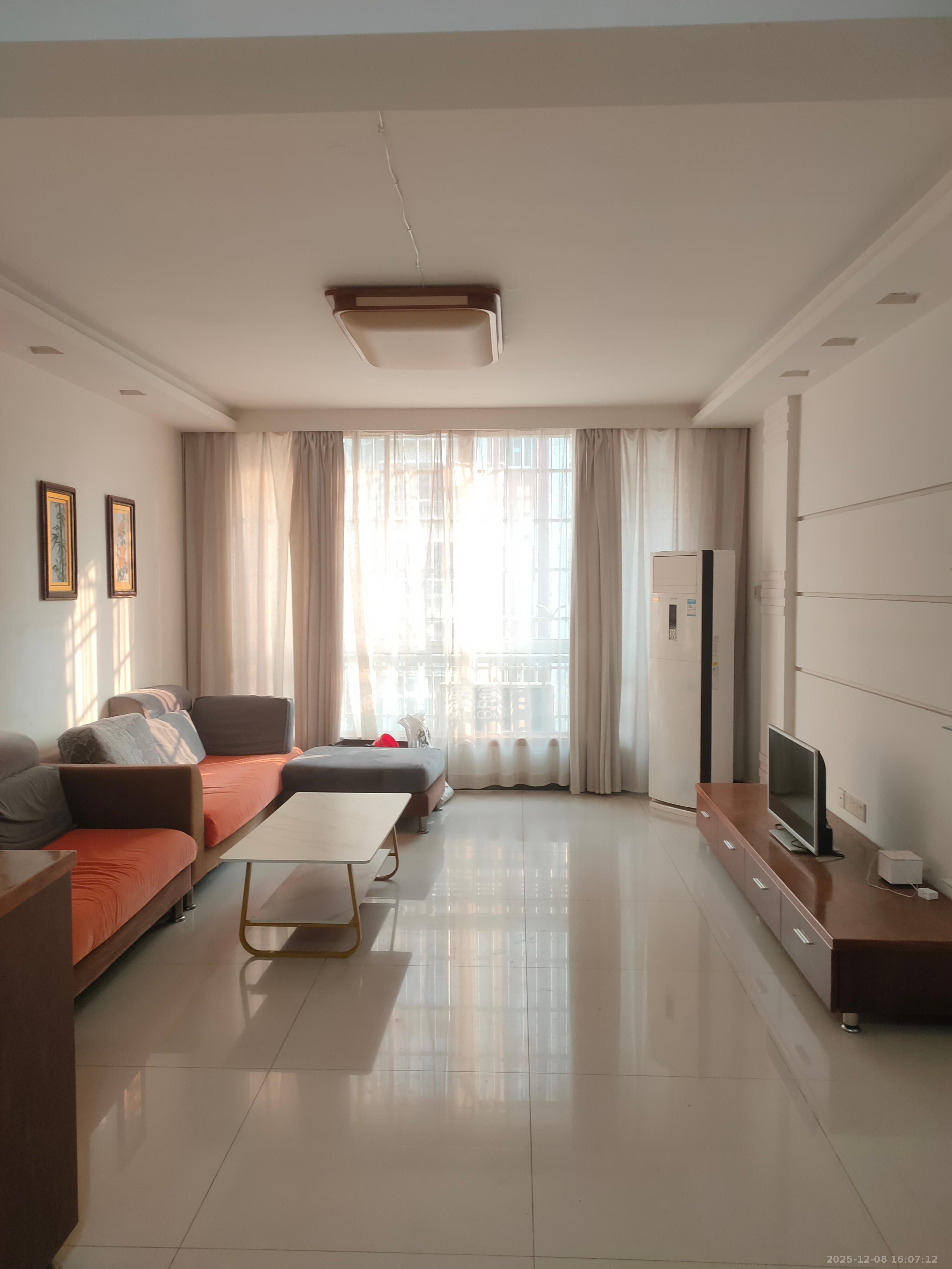 四季美景一、二期  3室1厅1卫    2500.0元/月