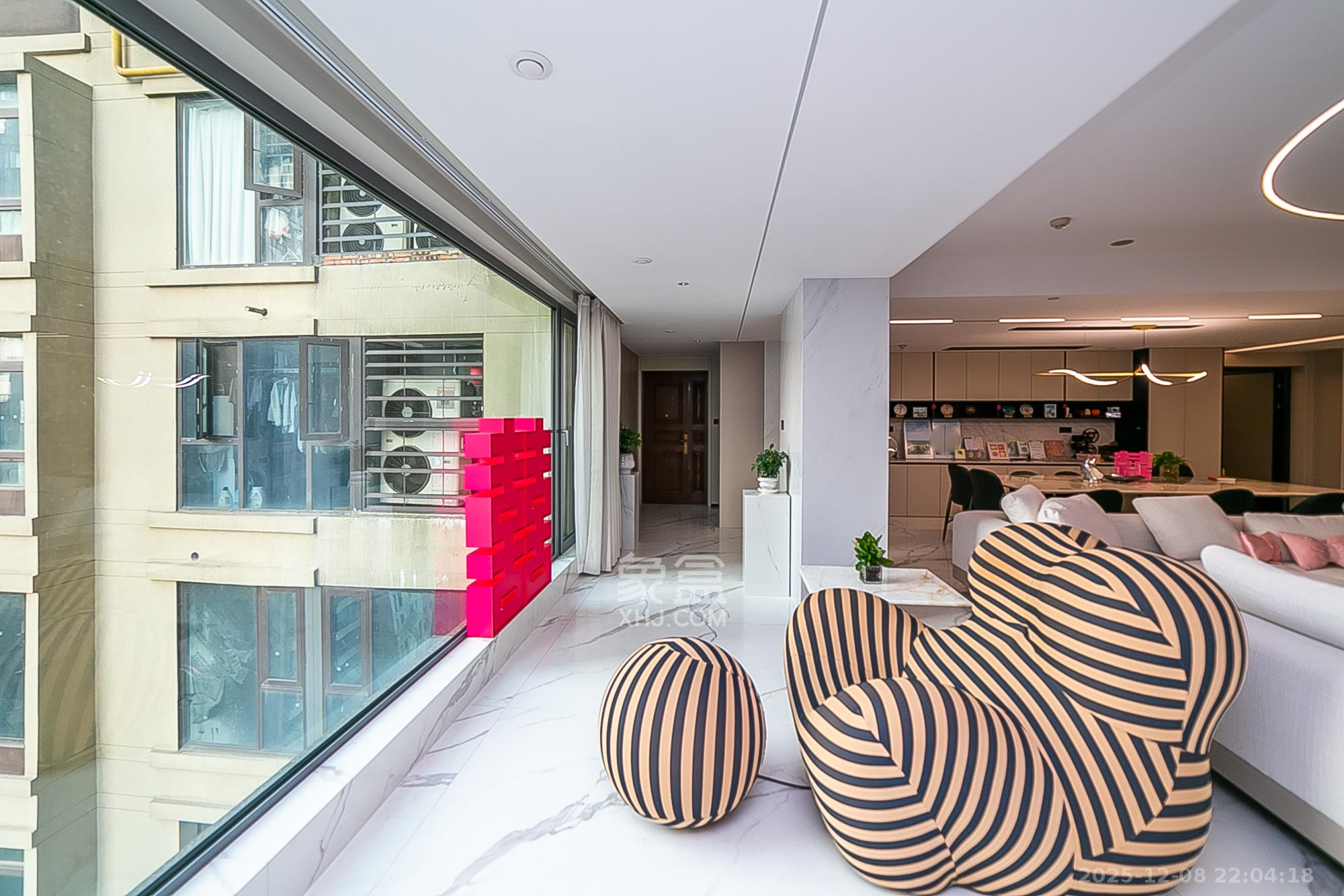 中建江山壹号  4室2厅2卫    708.0万阳台