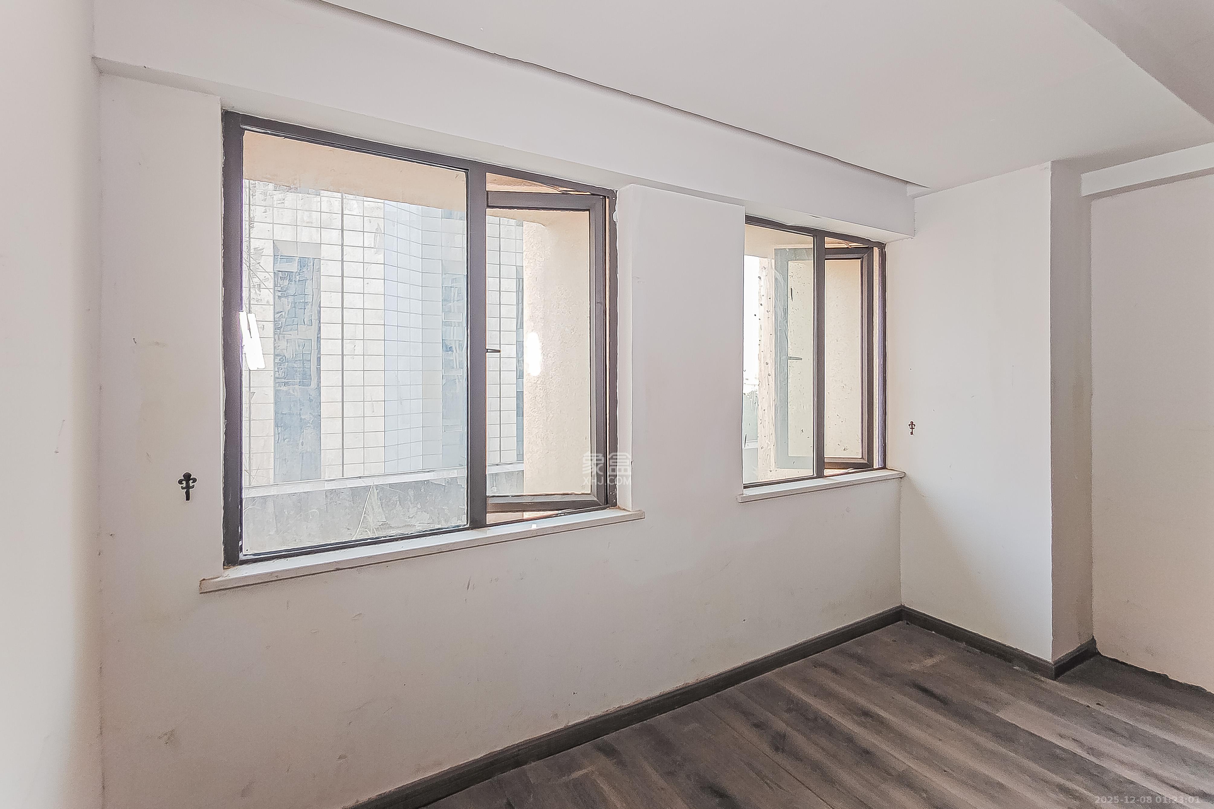 摩天一号 1室1厅1卫 30.0万 摩天一号 1室1厅1卫 30.0万阳台