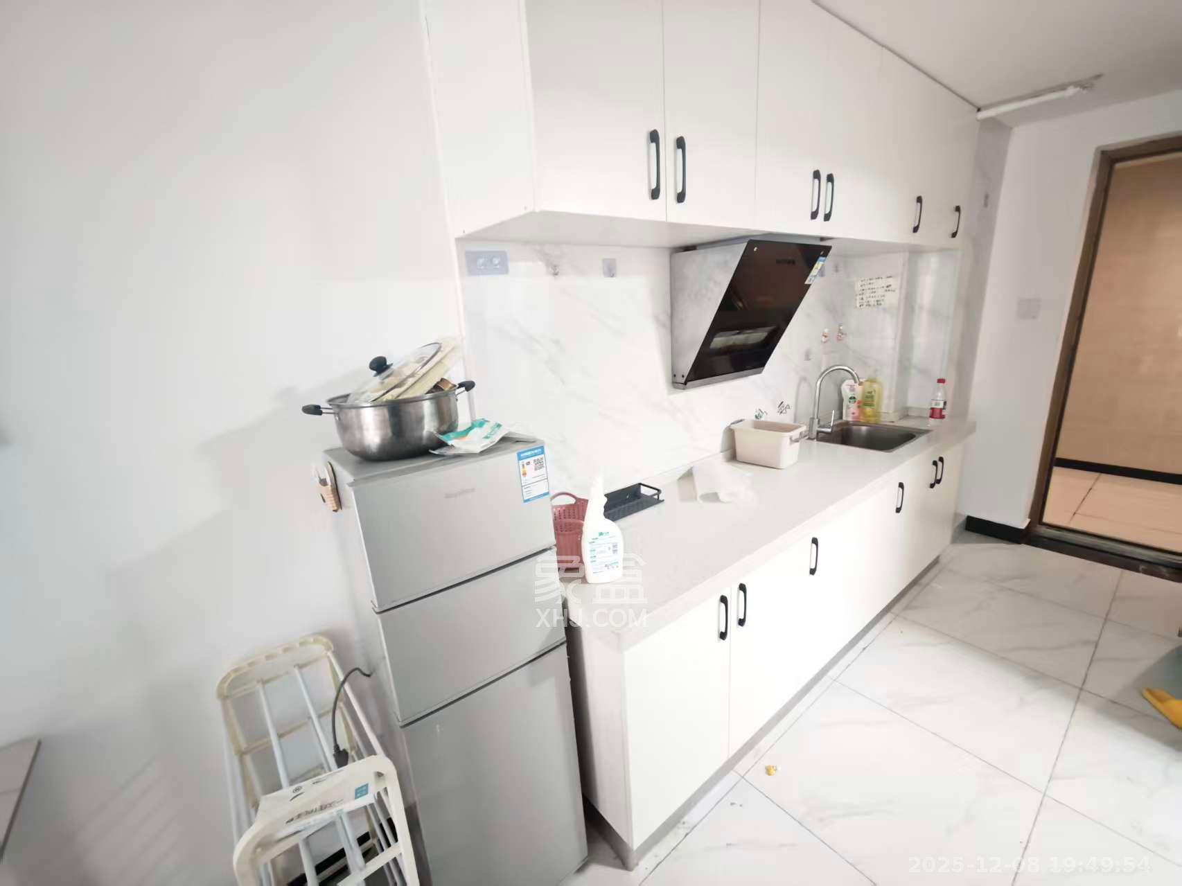 卓越江岸  2室1厅1卫    2200.0元/月室内图