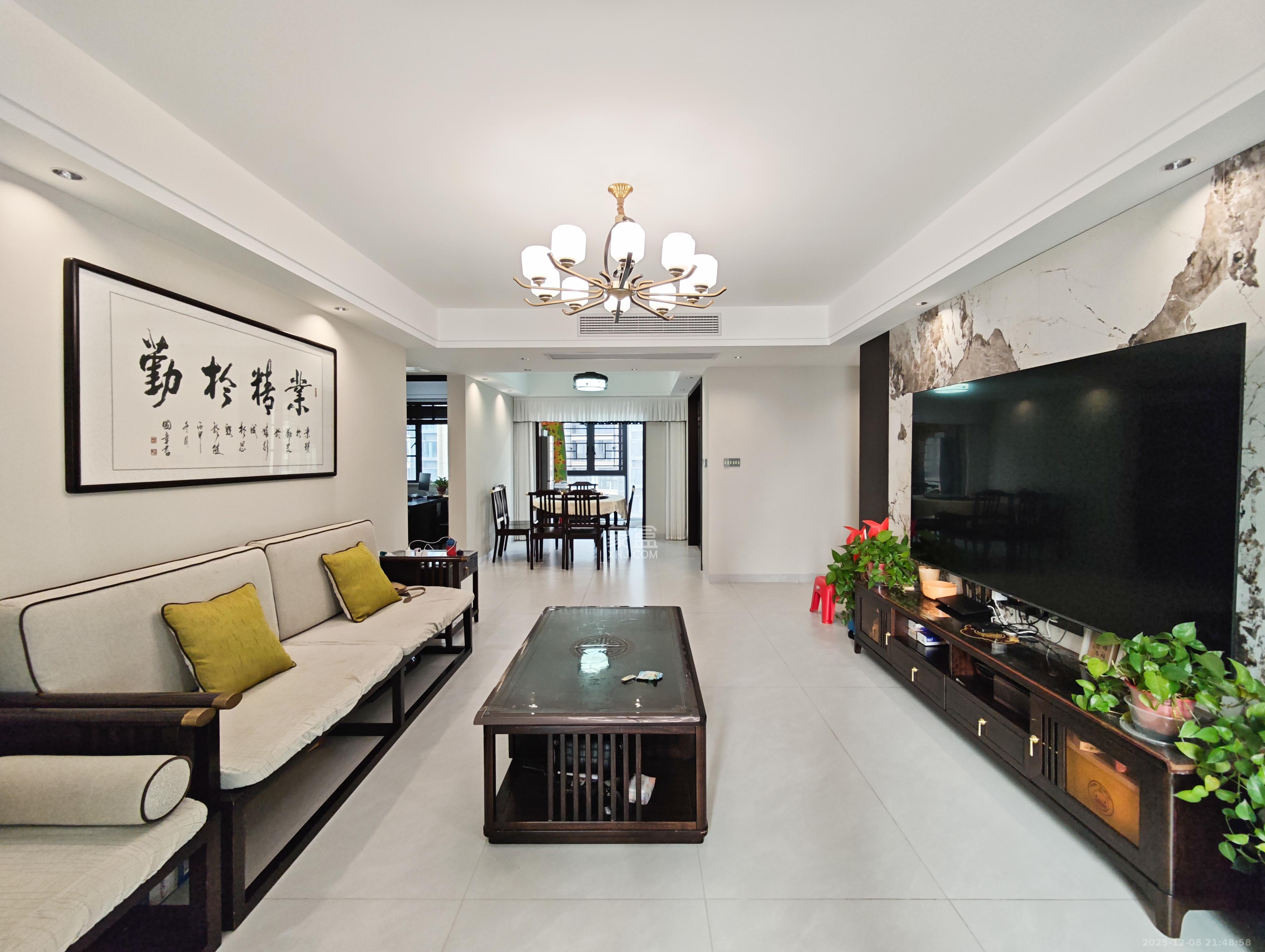 长房岭秀时代  5室2厅2卫    178.0万