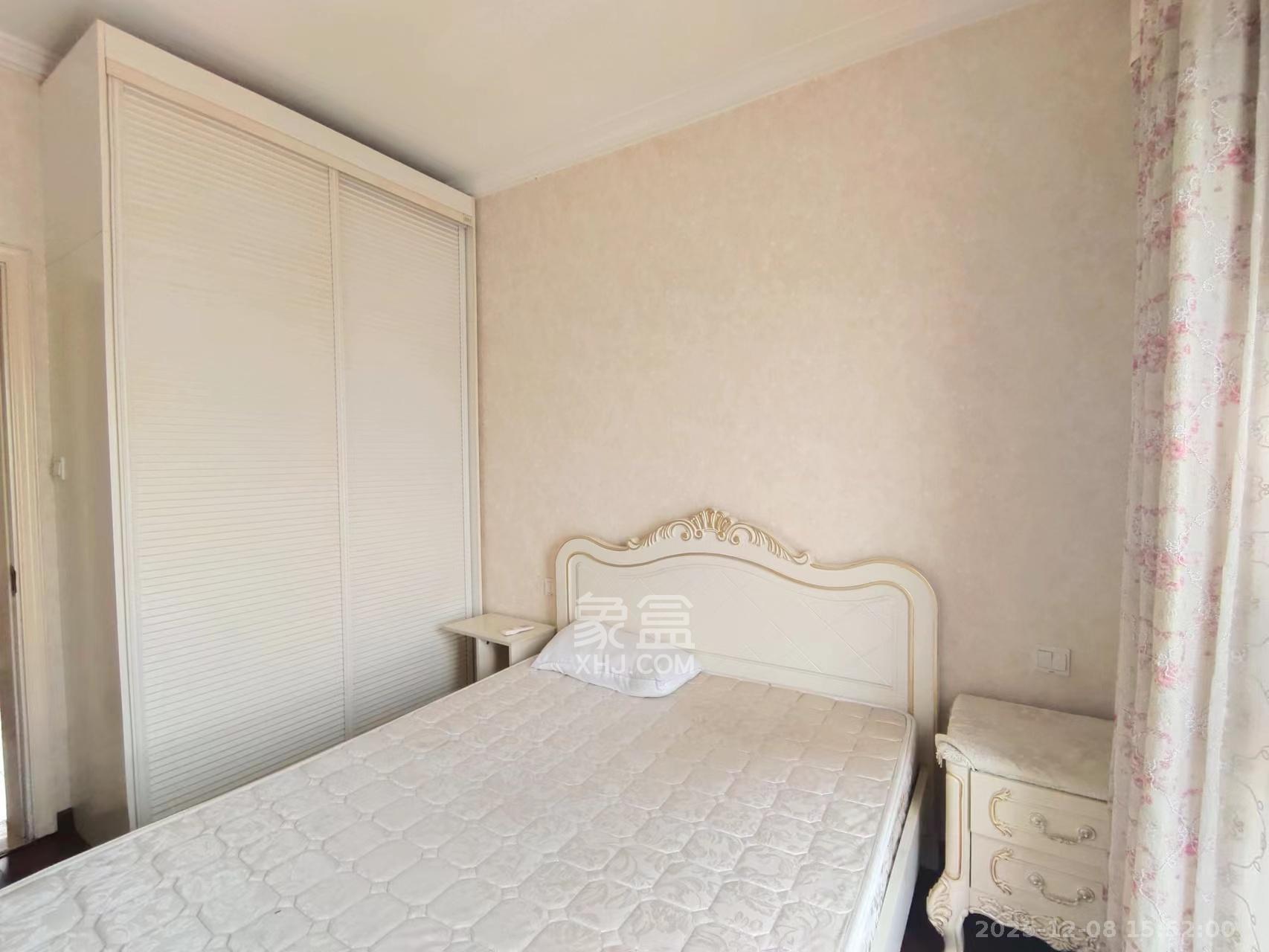 双湾国际（湘江御景花园）  3室2厅2卫    2100.0元/月