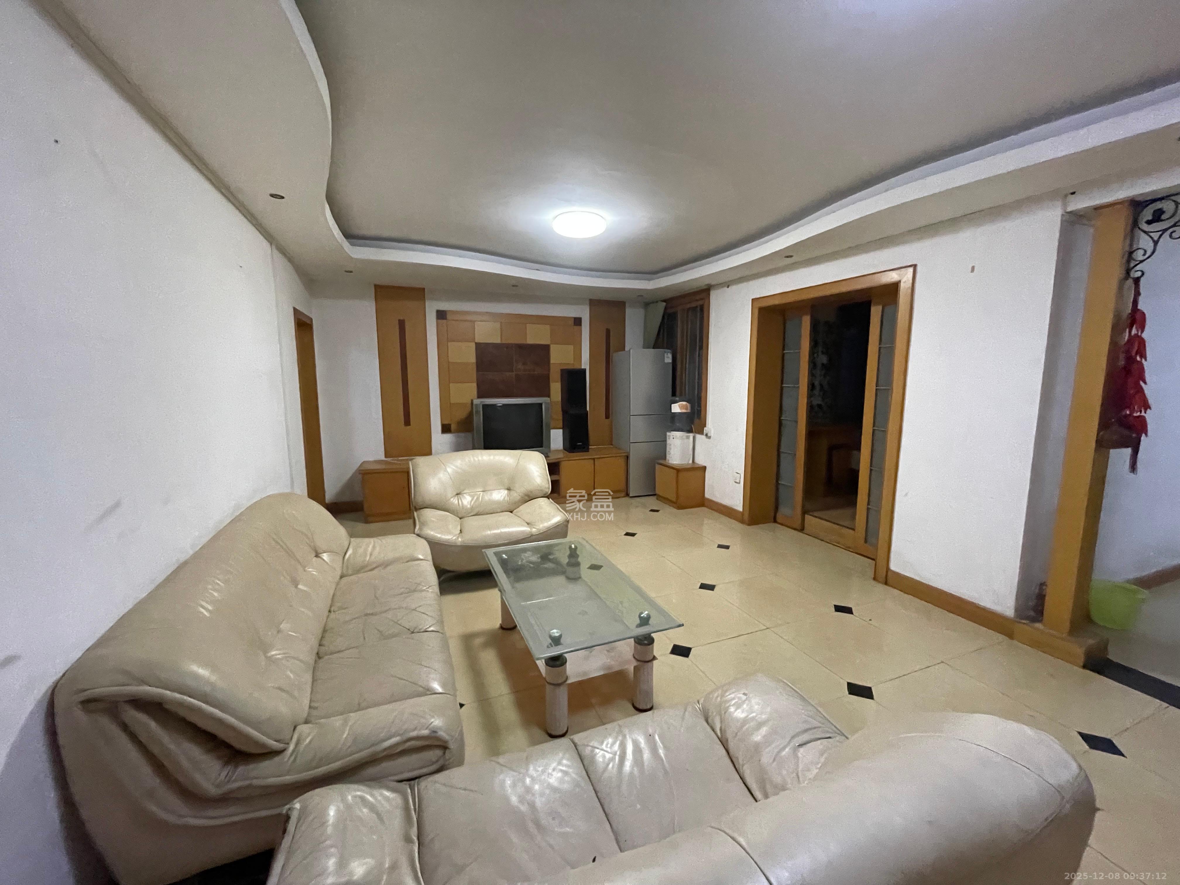 稻田园公寓  1室2厅1卫    2800.0元/月室内图