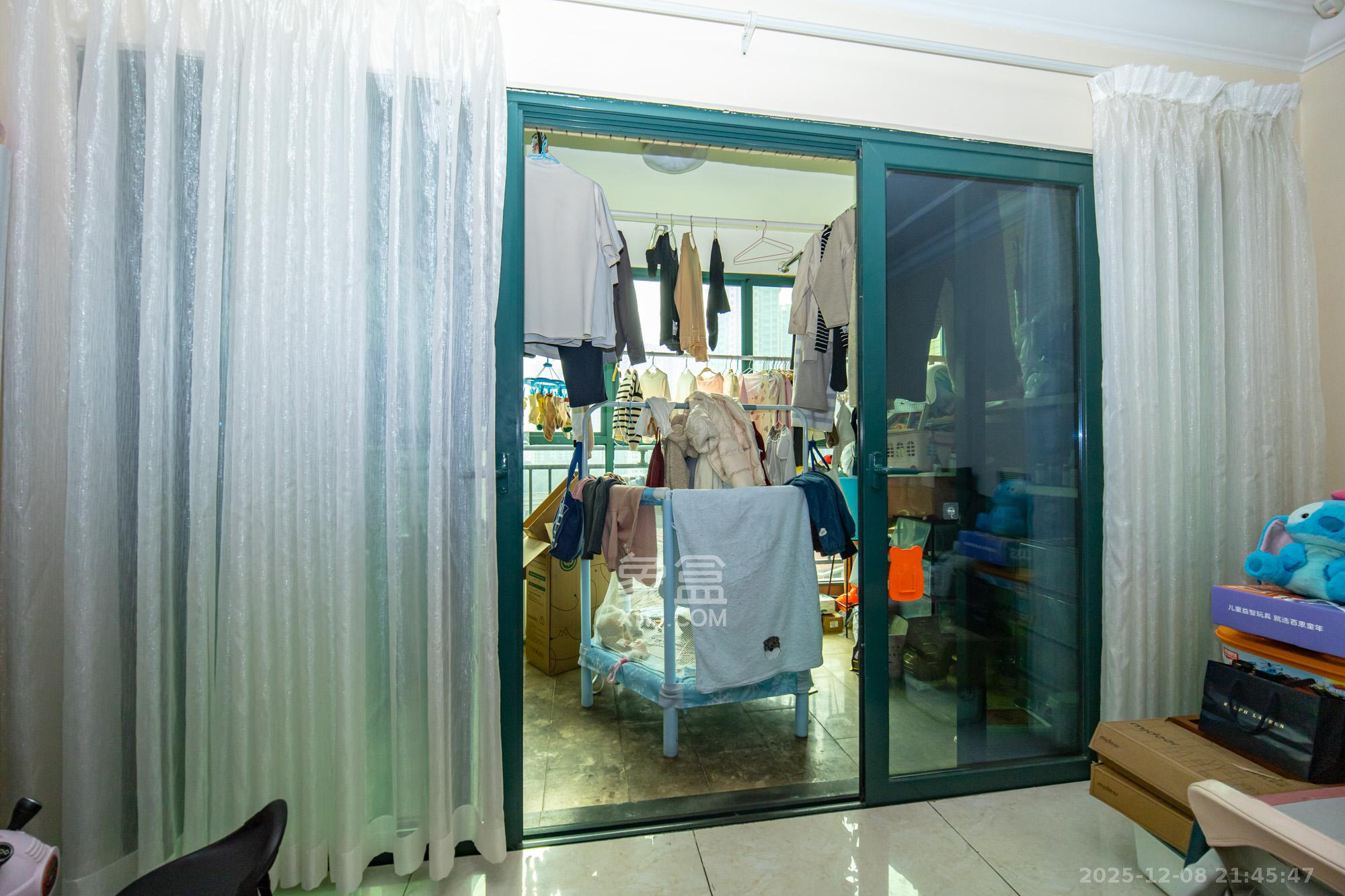 恒大雅苑  3室2厅1卫    118.0万阳台