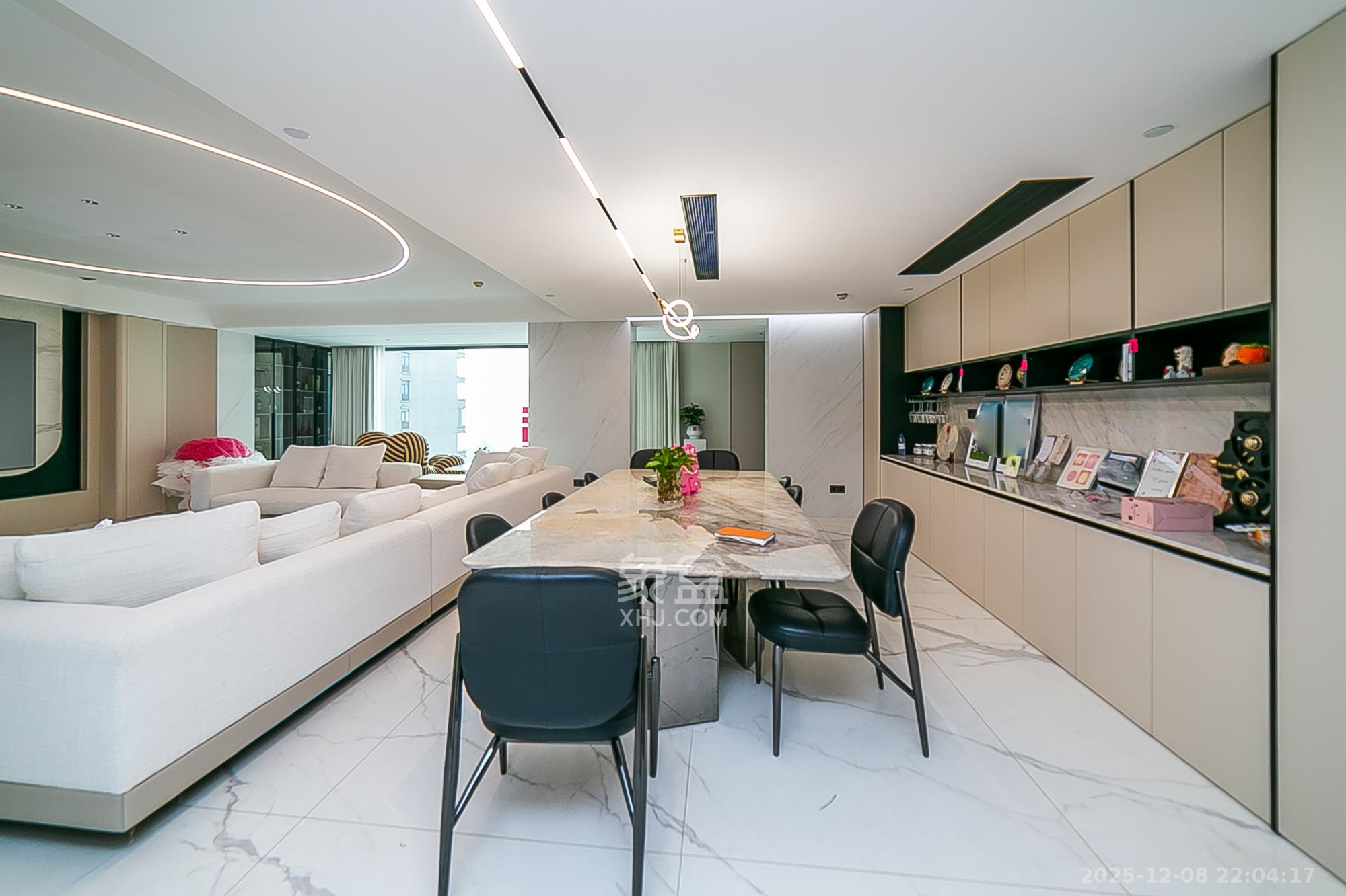 中建江山壹号  4室2厅2卫    708.0万客厅