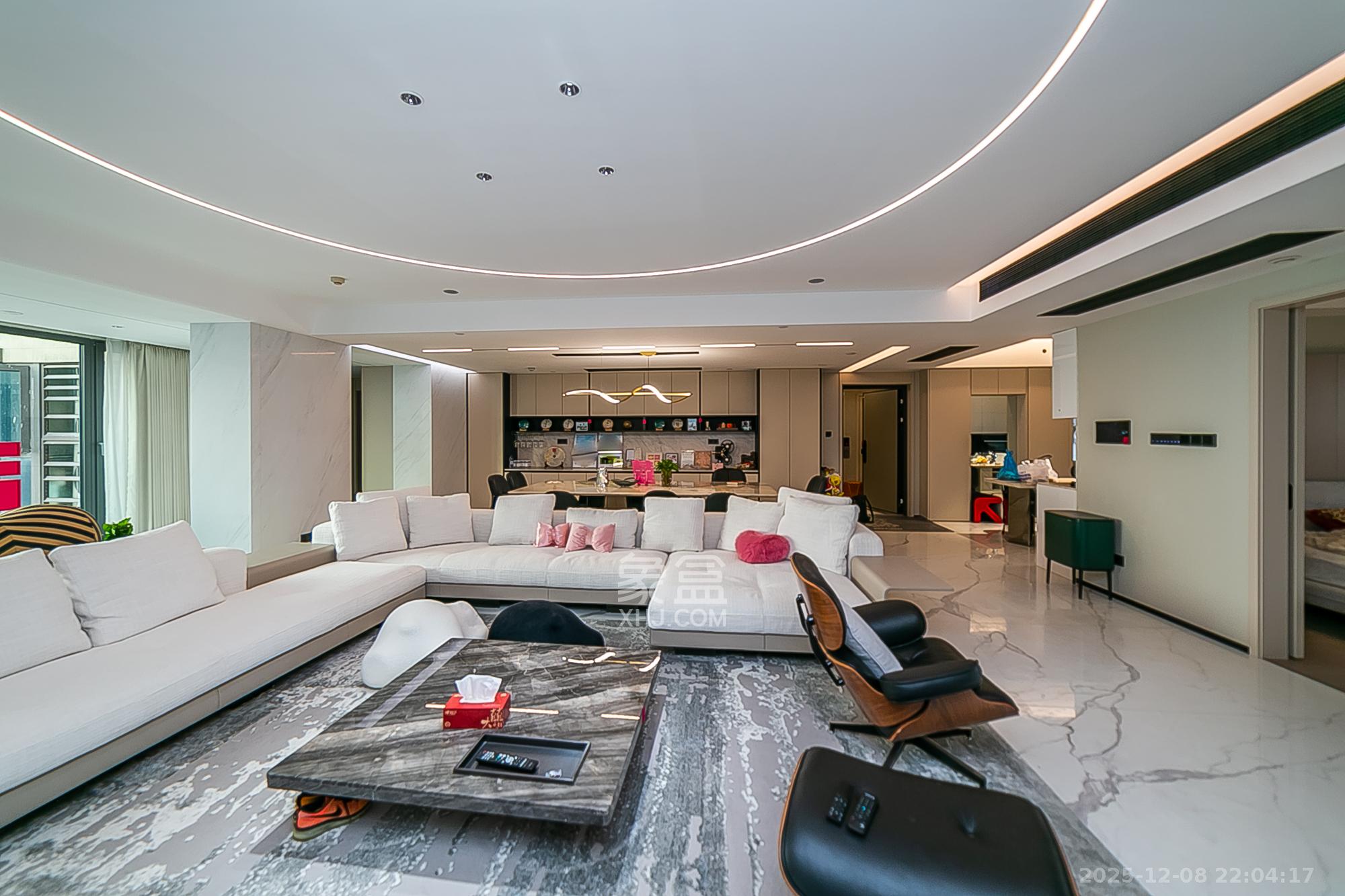 中建江山壹号  4室2厅2卫    708.0万客厅