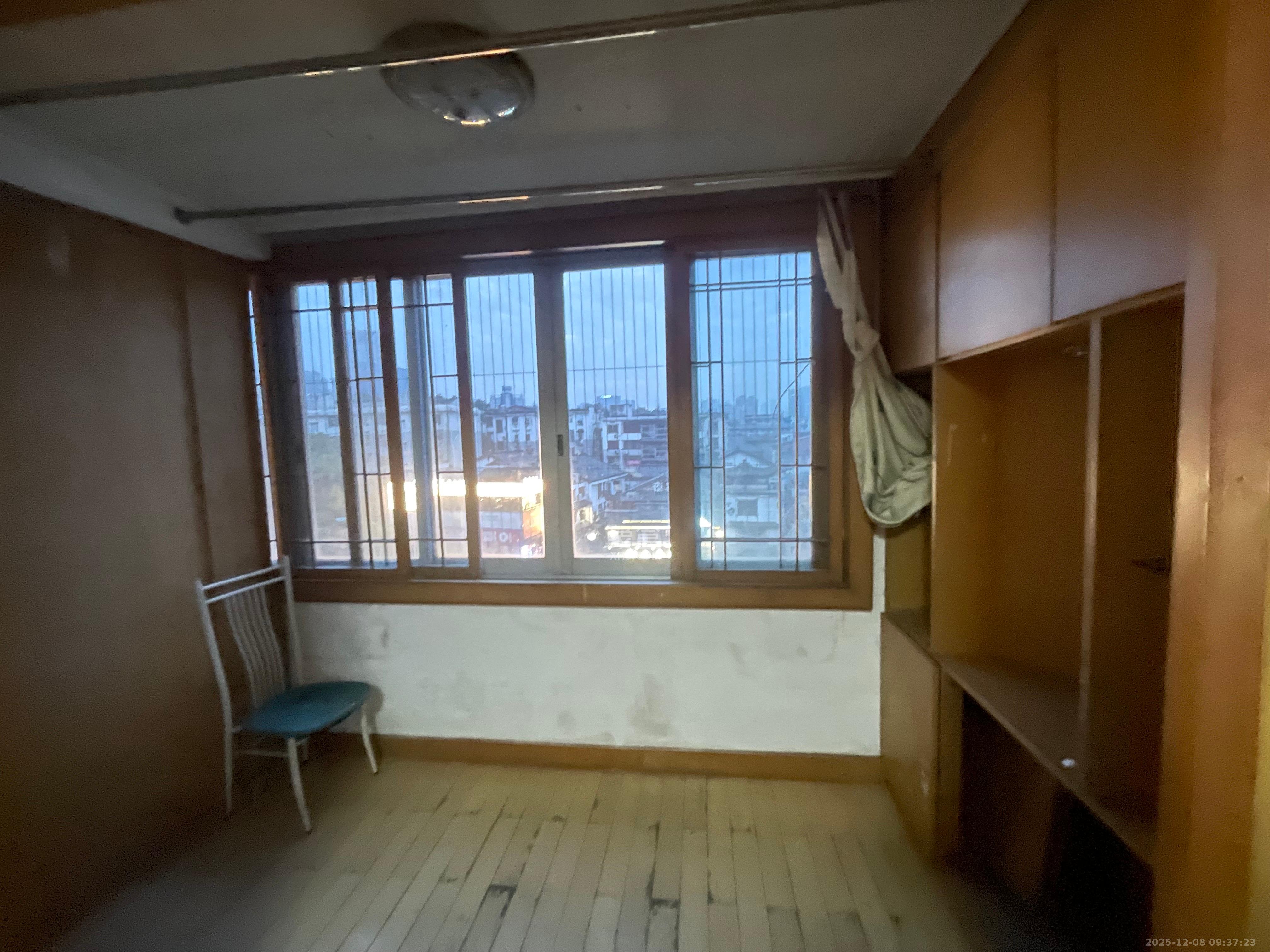 稻田园公寓  1室2厅1卫    2800.0元/月室内图