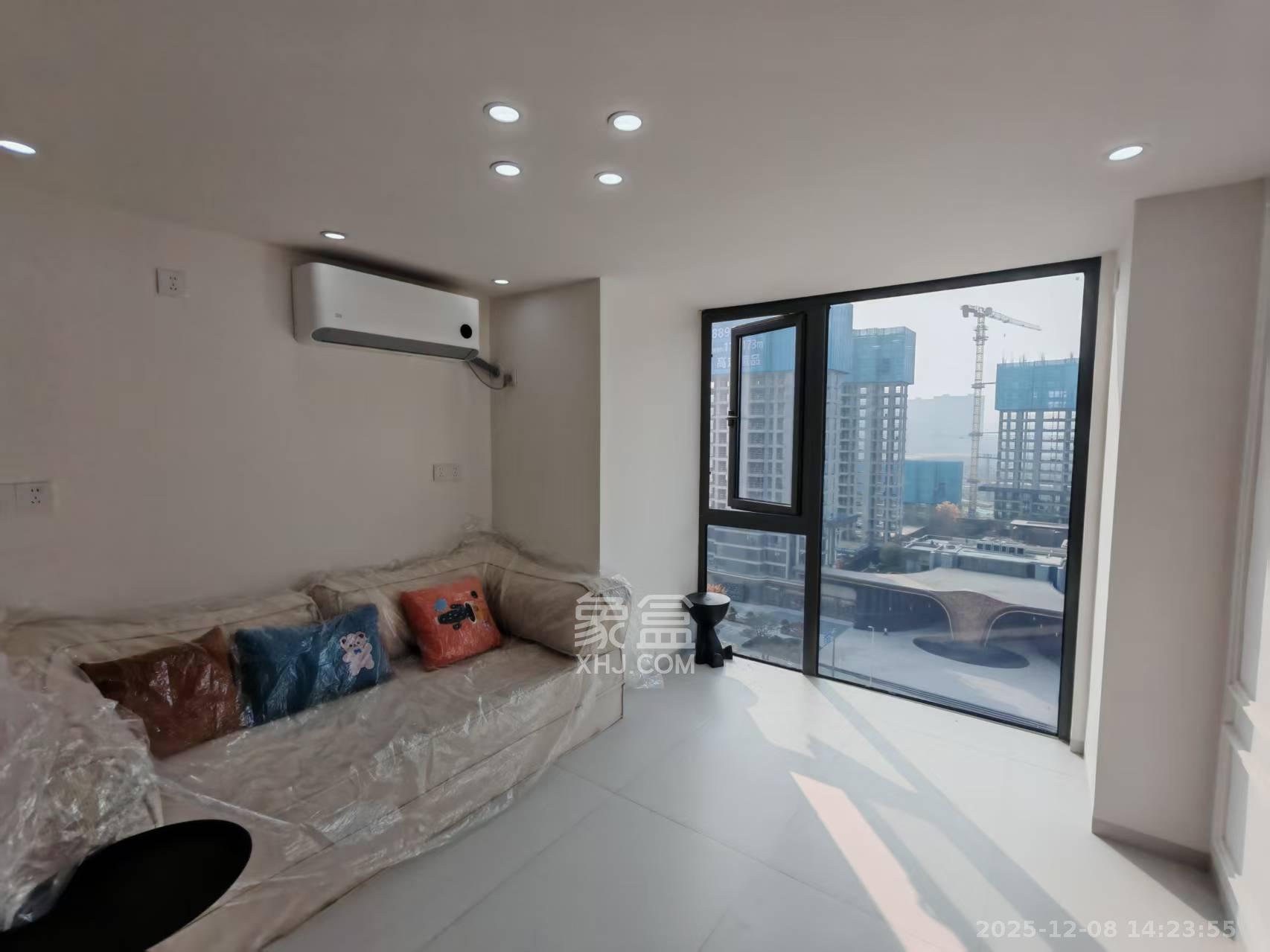 卓越洋湖晴翠  1室1厅1卫    2100.0元/月