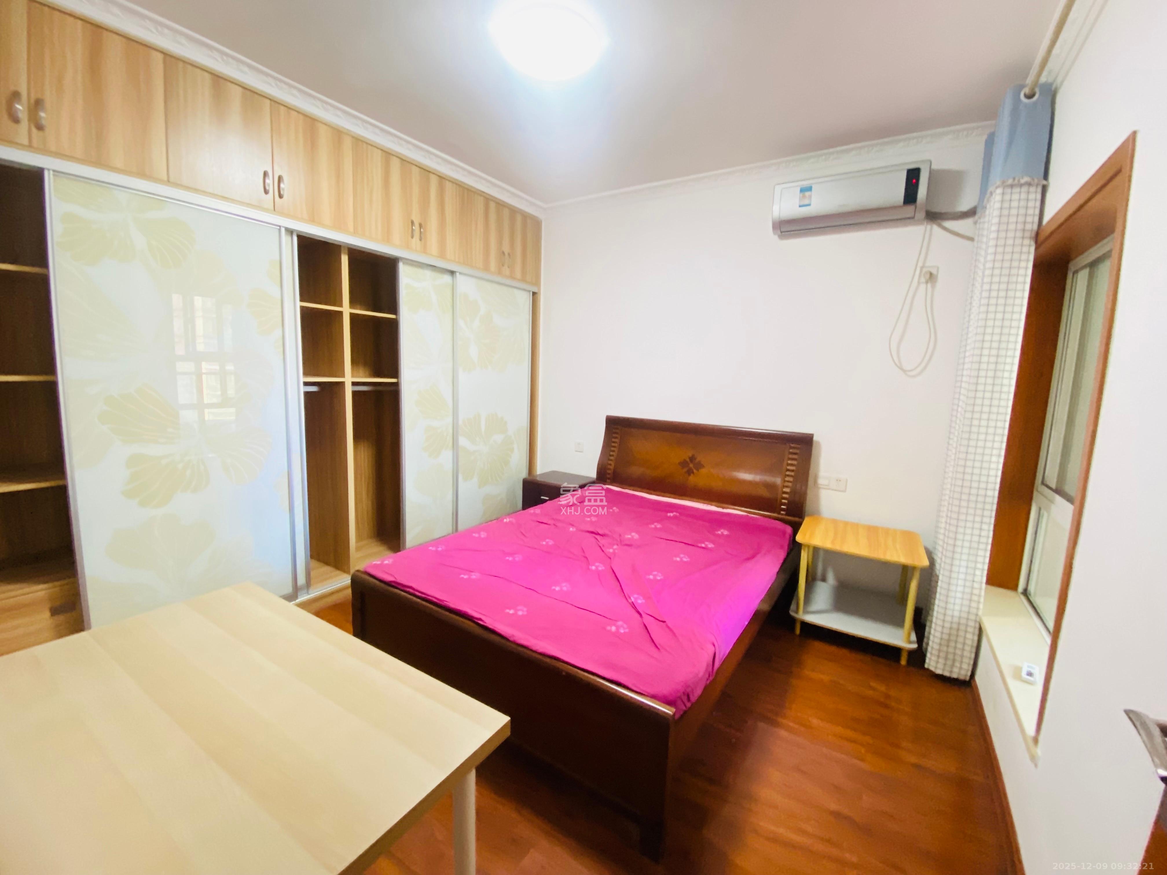 奥克斯广场  3室2厅1卫    2700.0元/月室内图