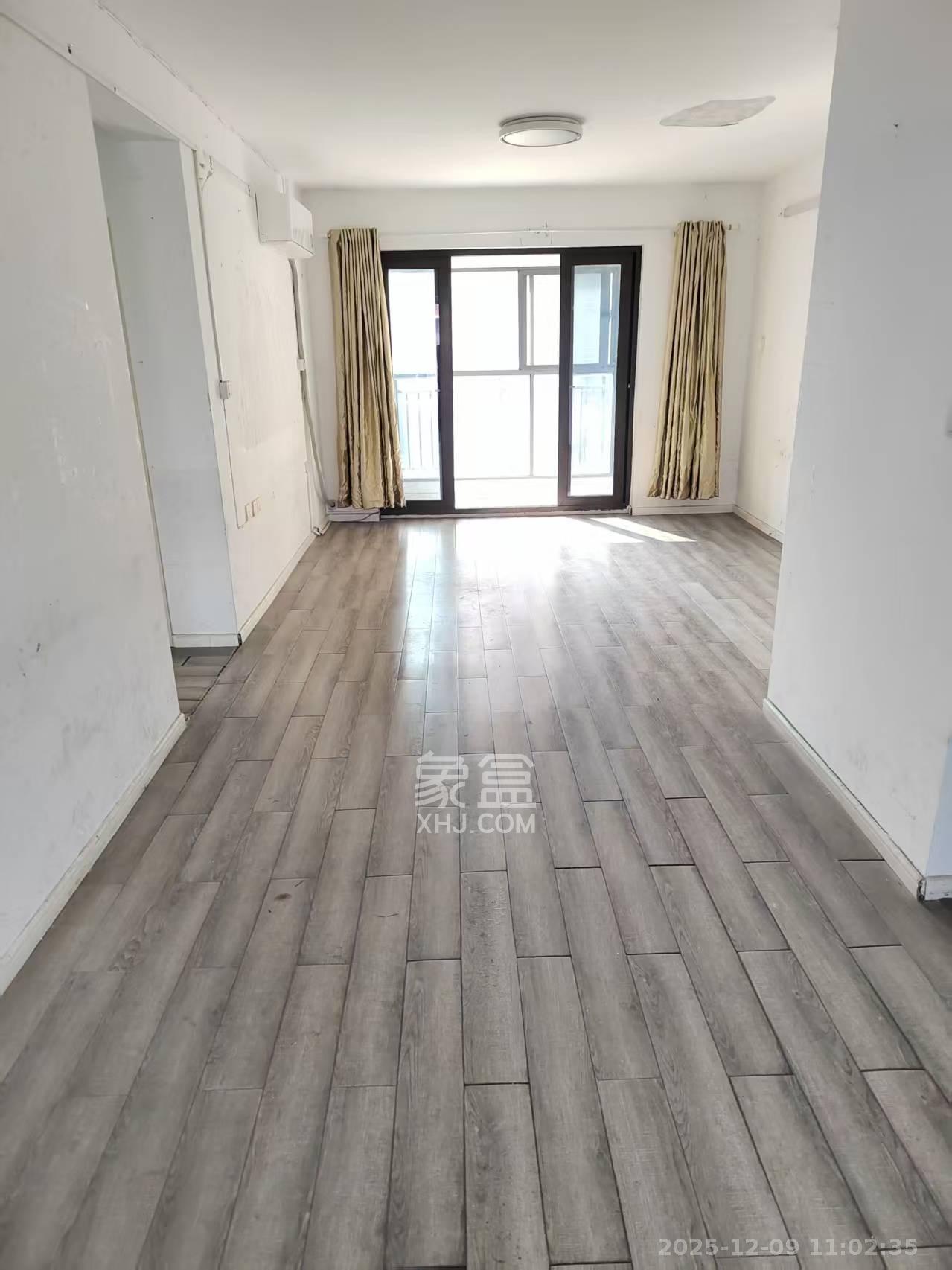 卓越蔚蓝海岸三期  4室2厅2卫    3200.0元/月